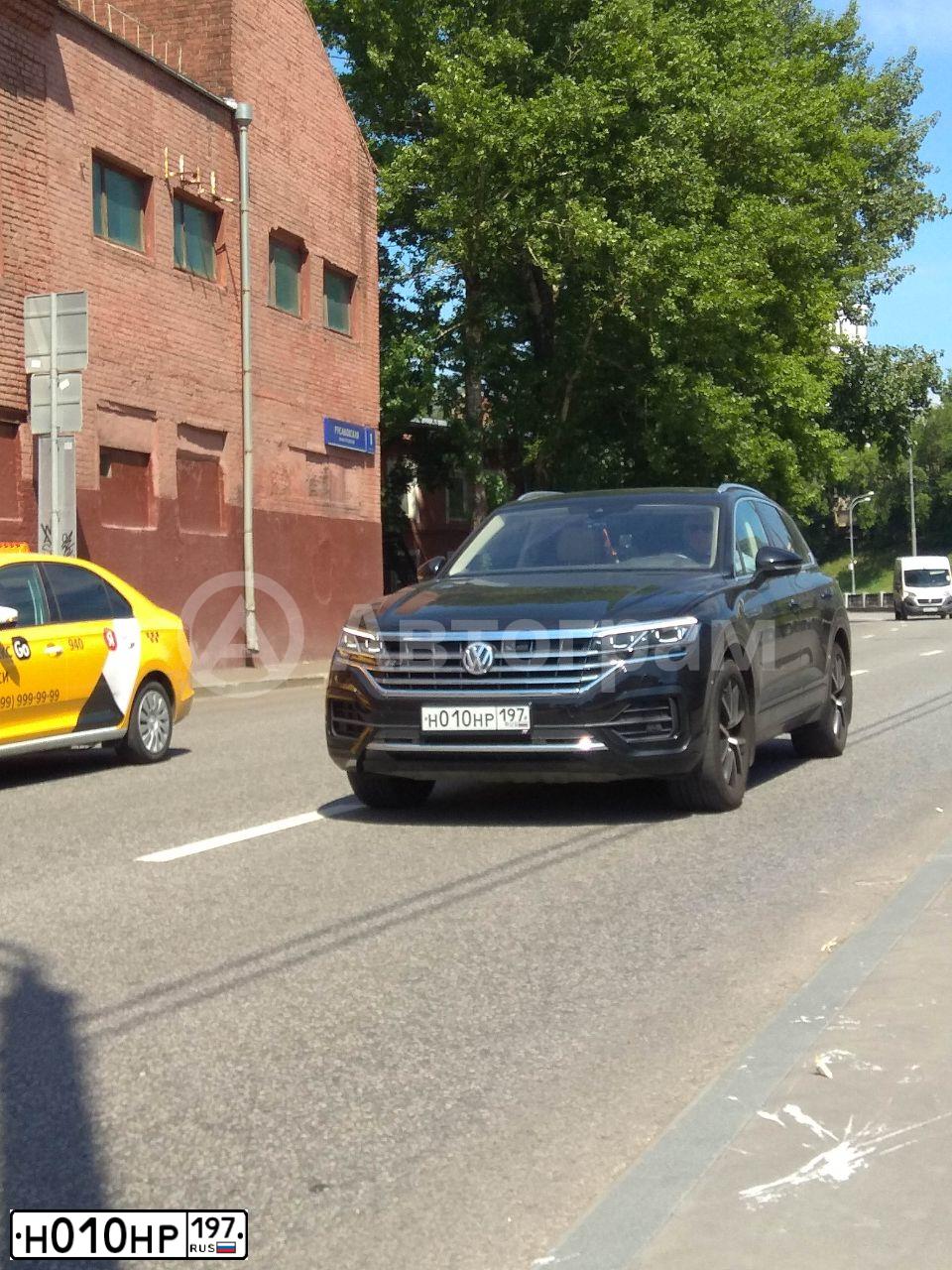 Фото автомобиля VOLKSWAGEN TOUAREG, 2011 — госномер Т779УТ797