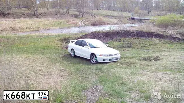 Фото автомобиля MITSUBISHI GALANT, 2000 — госномер К668КТ174. Цвет: БЕЛЫЙ