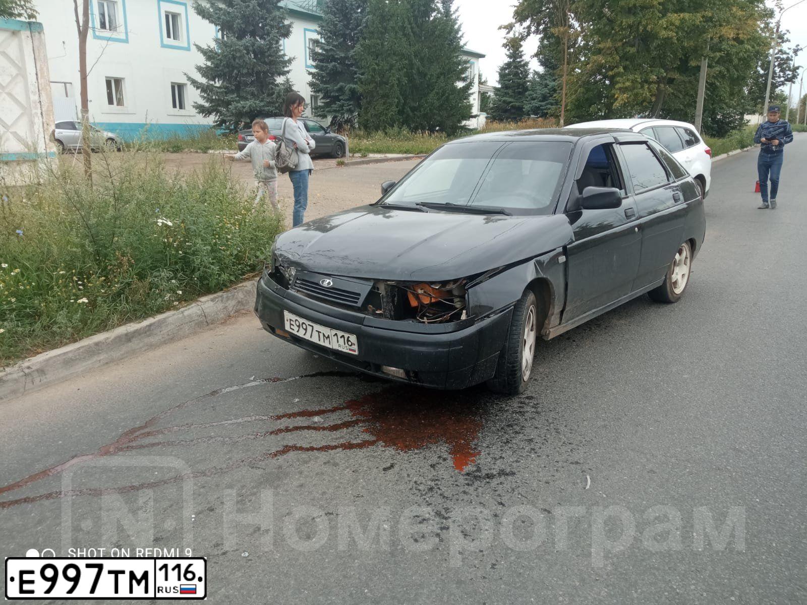Фото автомобиля LADA 2112, 2008 — госномер Е997ТМ116. Цвет: Сине-Черный