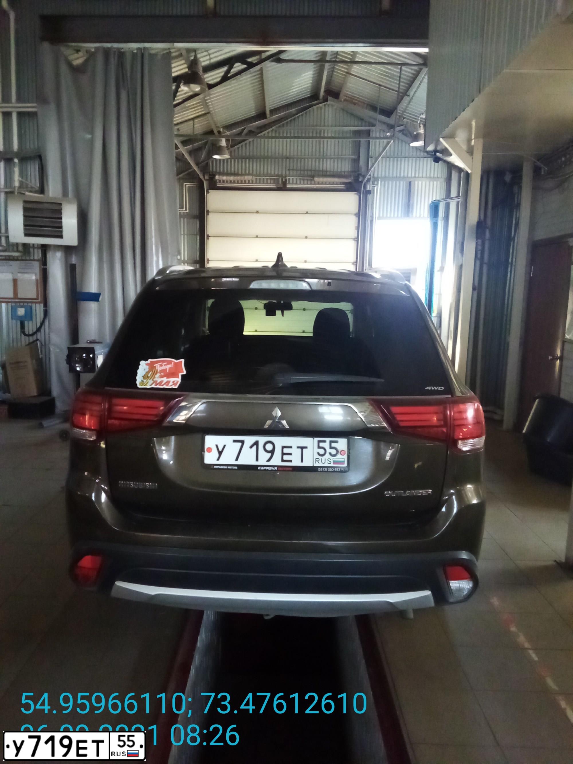 Фото автомобиля MITSUBISHI OUTLANDER, 2018 — госномер У719ЕТ55. Цвет: Коричневый