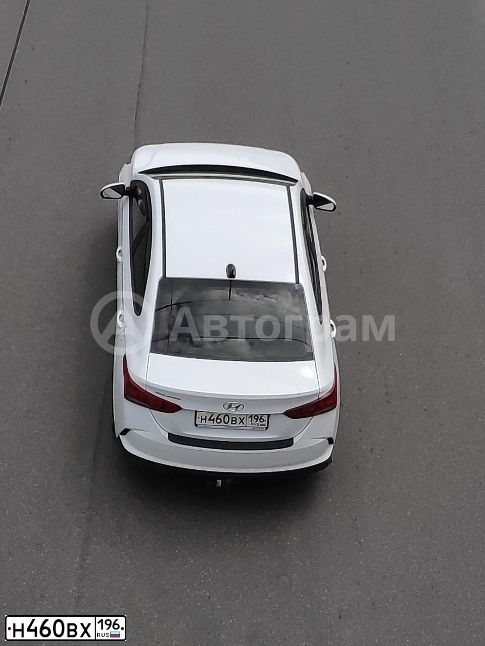 Фото автомобиля HYUNDAI SOLARIS, 2020 — госномер Н460ВХ196. Цвет: Белый