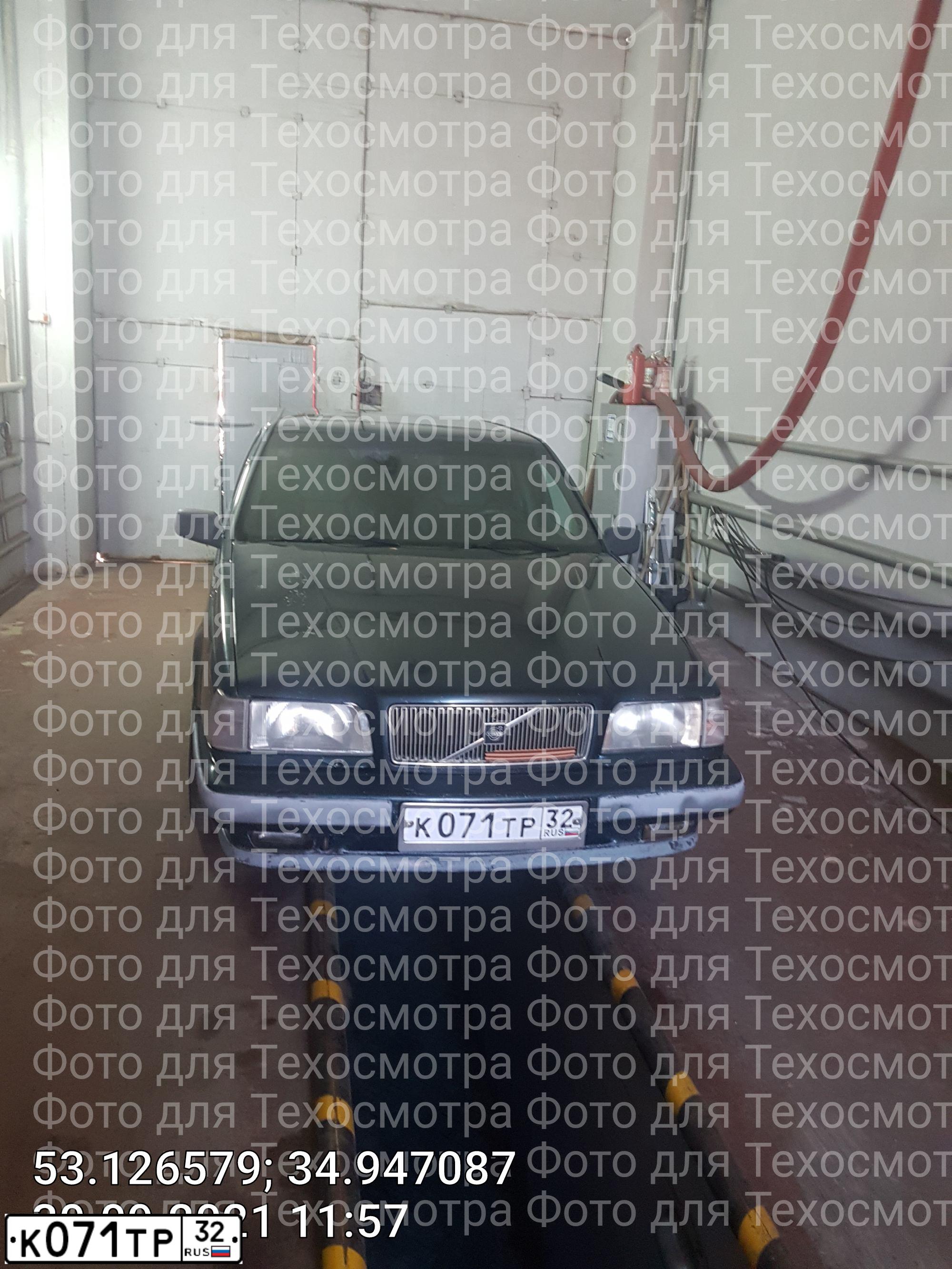 Фото автомобиля ВОЛЬВО-850 GLЕ, 1993 — госномер В999ЕТ32. Цвет: СИНИЙ