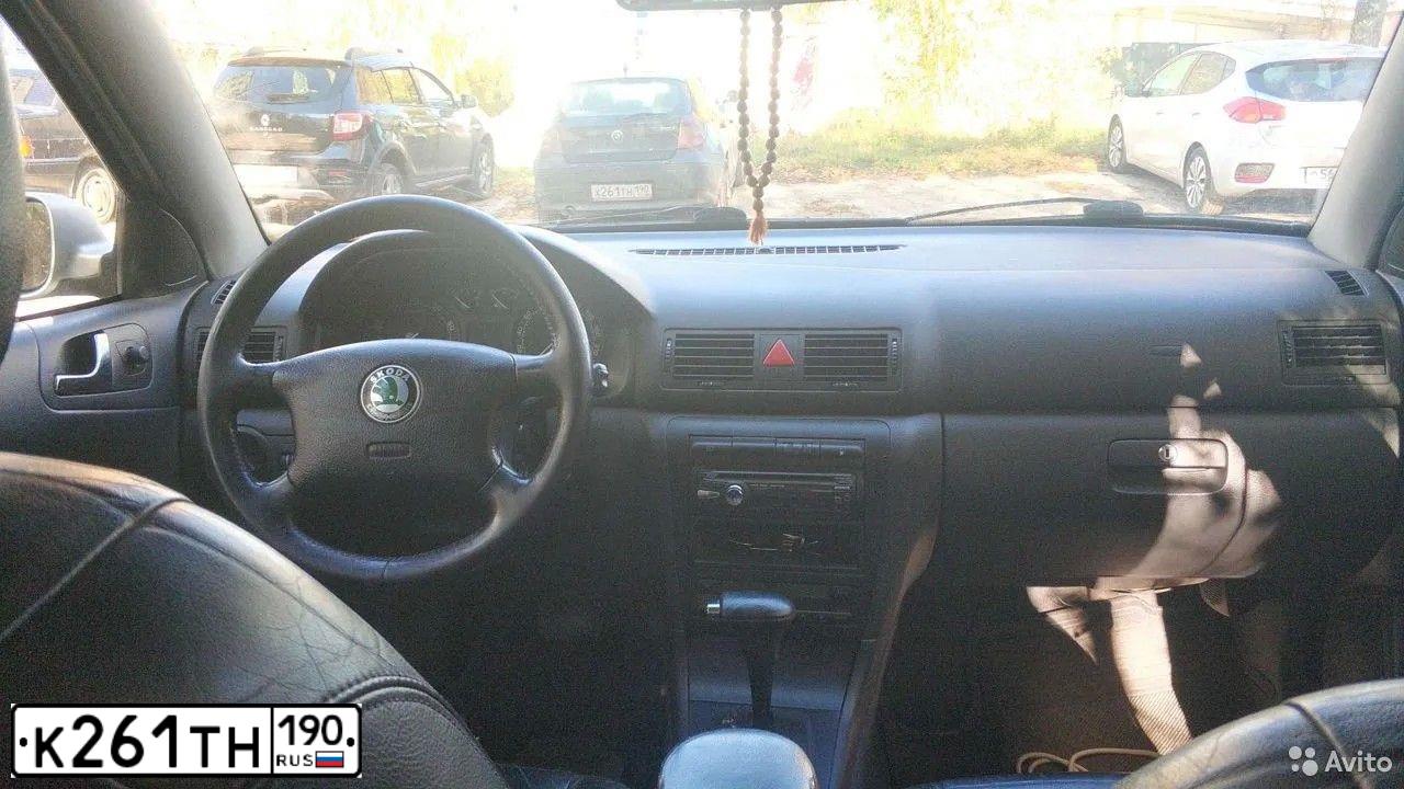 Фото автомобиля NISSAN JUKE, 2012 — госномер В522ЕН799. Цвет: Белый