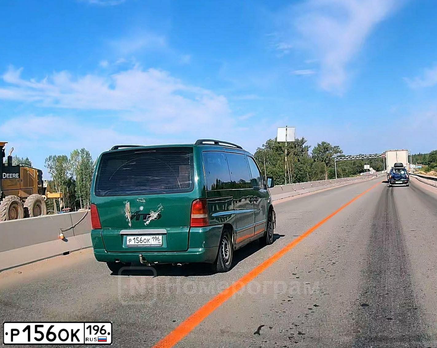 Фото автомобиля MERCEDES VITO, 2001 — госномер Р156ОК196. Цвет: ЗЕЛЕНЫЙ