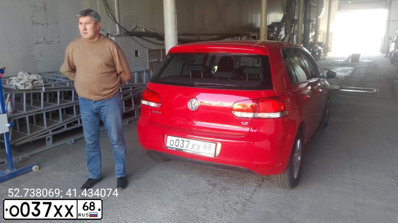 Фото автомобиля VOLKSWAGEN GOLF, 2009 — госномер М004ЕМ68. Цвет: Красный