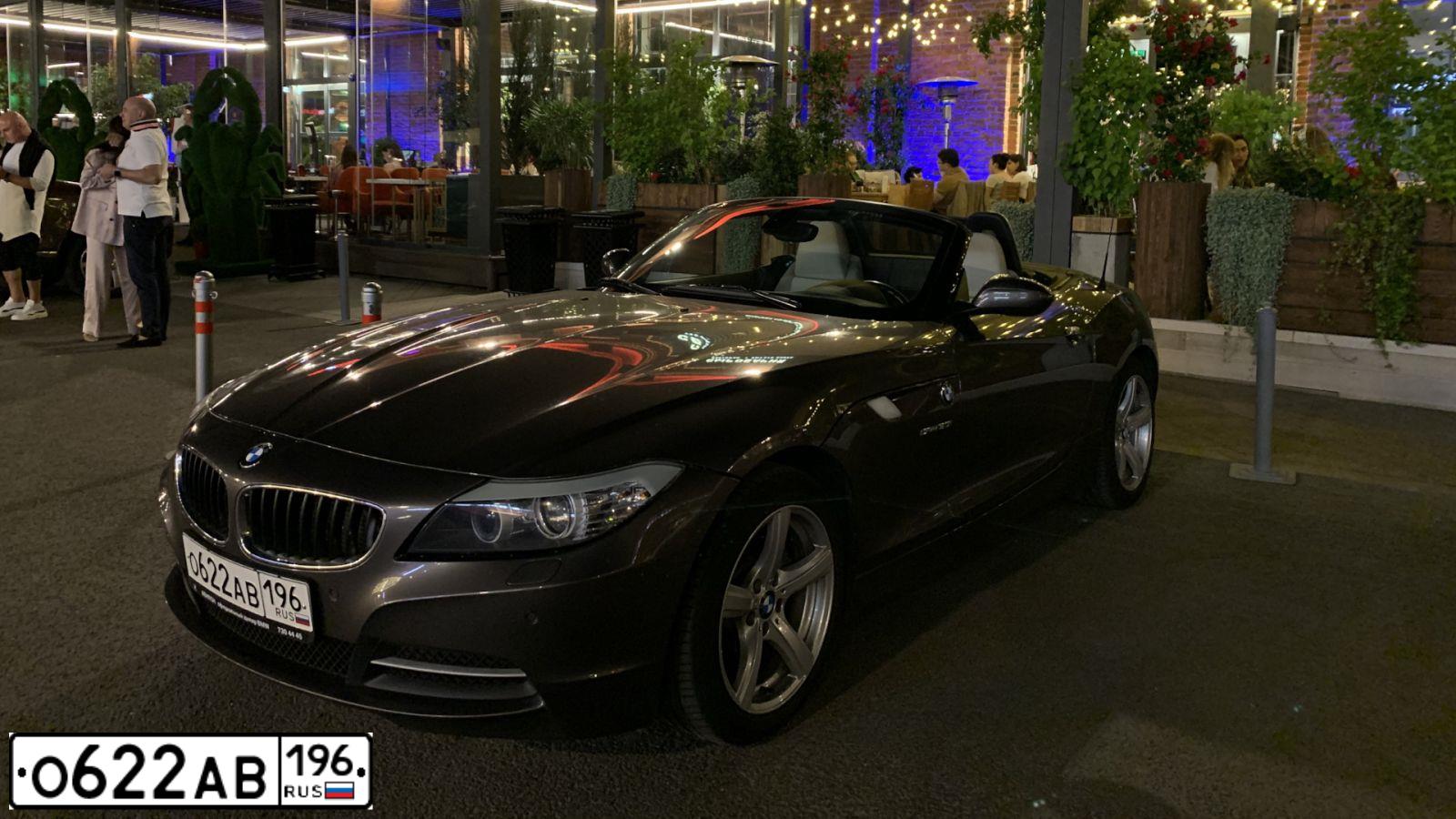 Фото автомобиля BMW Z 4, 2009 — госномер О622АВ196. Цвет: ТЕМНО - БЕЖЕВЫЙ