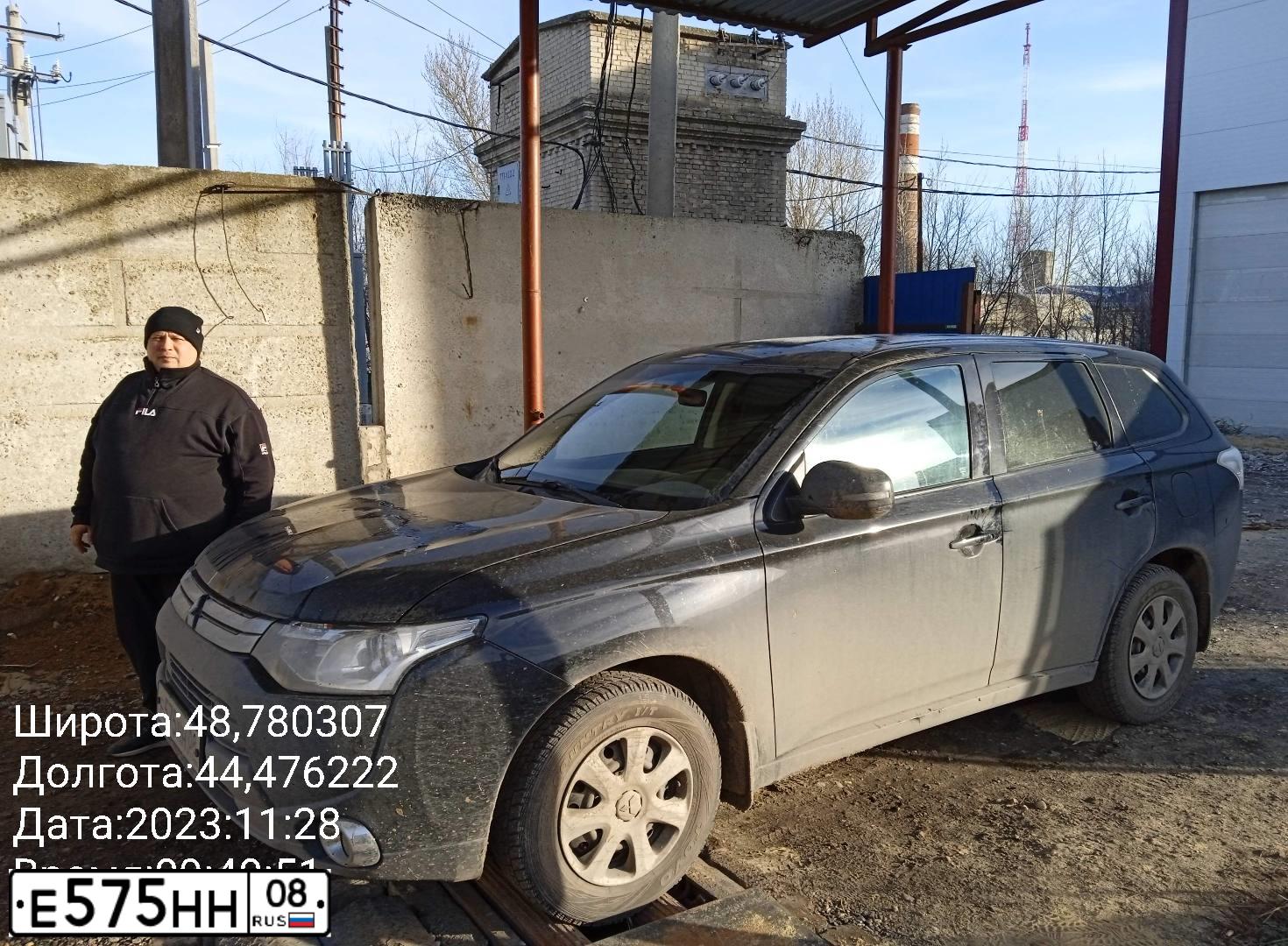 Фото автомобиля MITSUBISHI OUTLANDER, 2012 — госномер У686УУ08. Цвет: ЧЕРНЫЙ