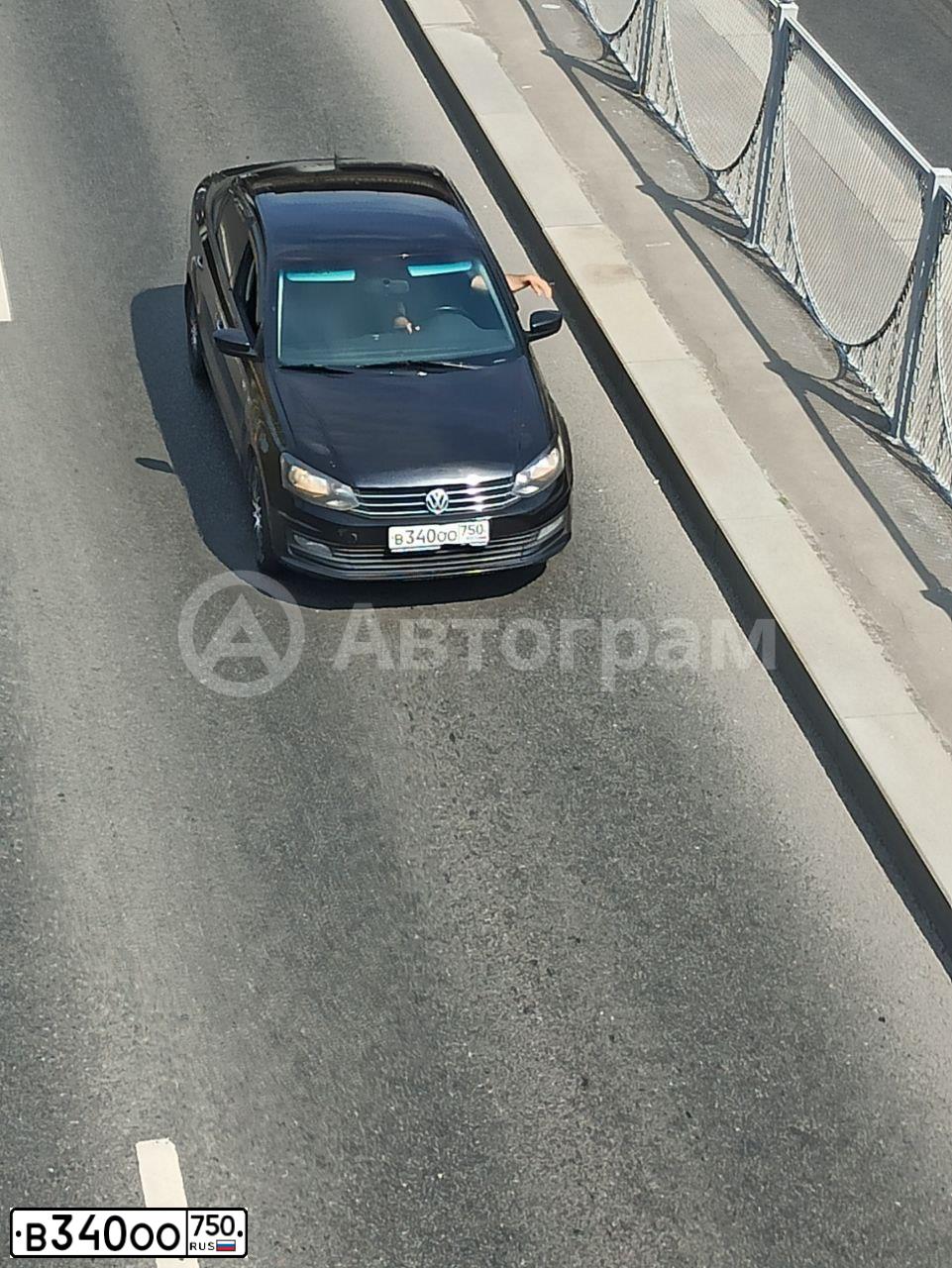 Фото автомобиля VOLKSWAGEN POLO, 2015 — госномер В340ОО750. Цвет: ЧЕРНЫЙ
