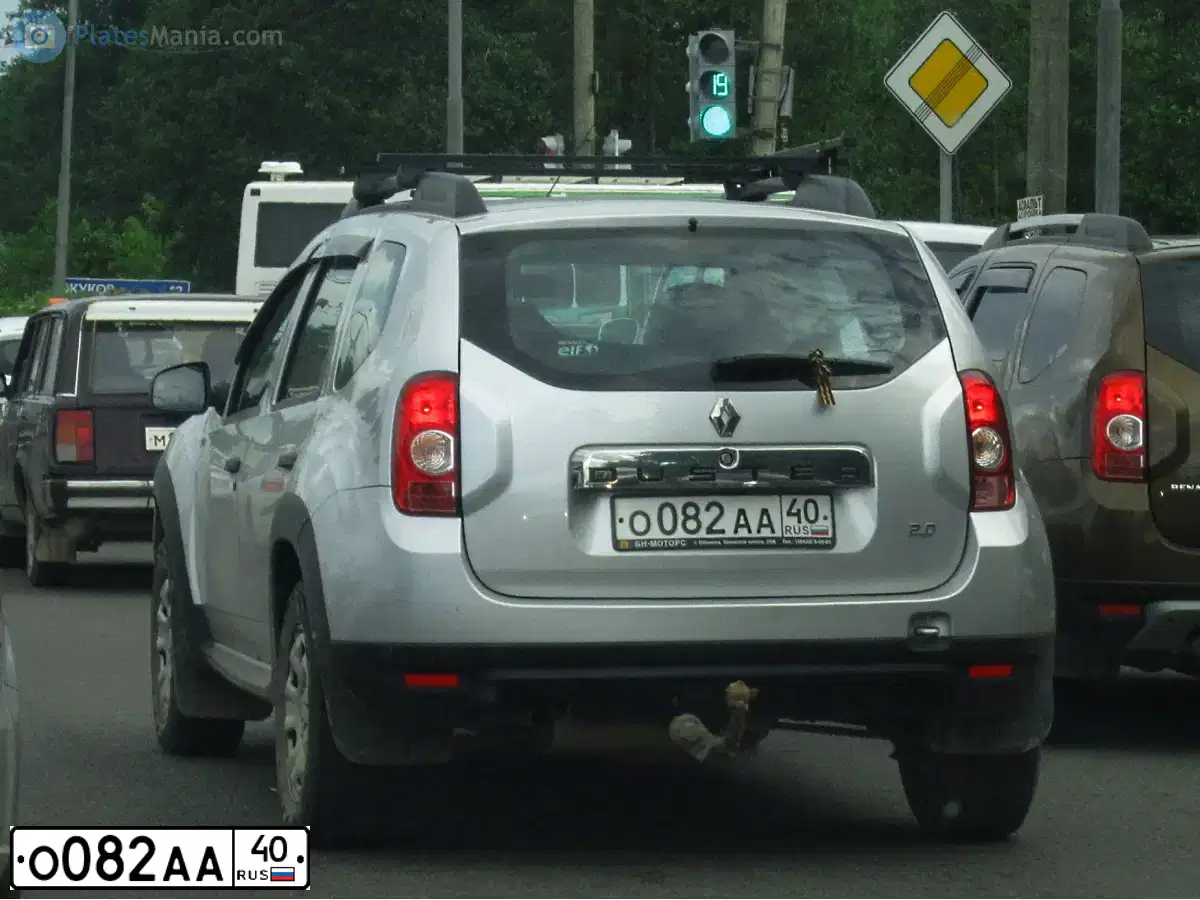 Фото автомобиля RENAULT DUSTER, 2015 — госномер О082АА40. Цвет: СВЕТЛО-СЕРЫЙ