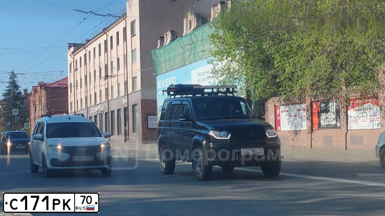 Фото автомобиля LADA 2170 PRIORA, 2012 — госномер С171РК70. Цвет: ТЕМНО ВИШНЕВЫЙ