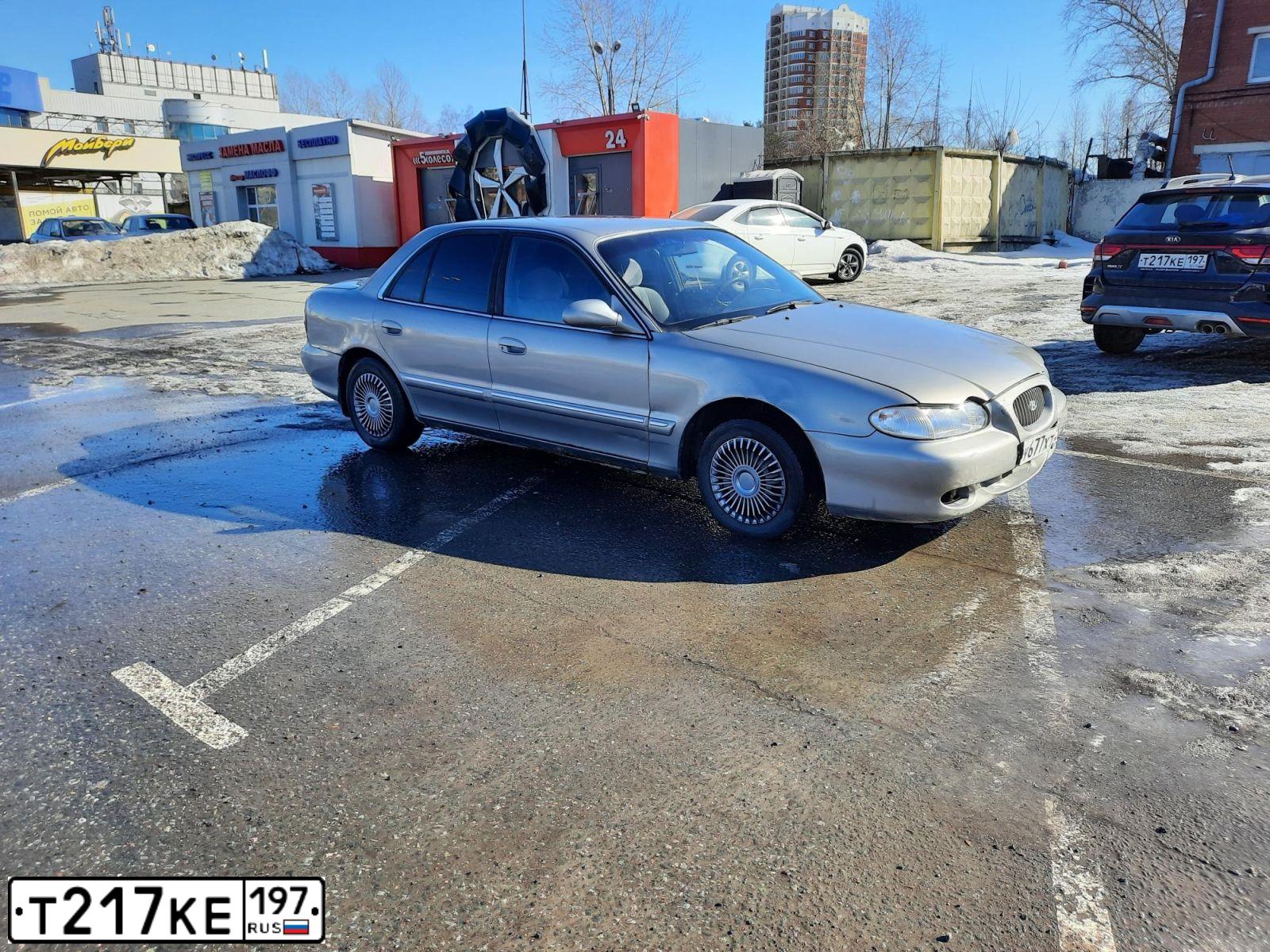 Фото автомобиля KIA RIO, 2011 — госномер Х110ХК799. Цвет: Красный