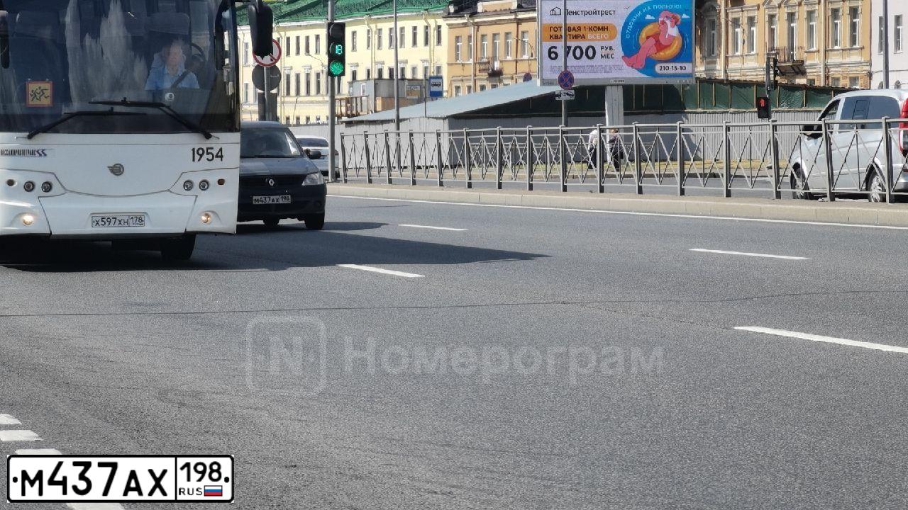 Фото автомобиля RENAULT LOGAN, 2007 — госномер М722АО53. Цвет: ТЕМНО-СЕРЫЙ
