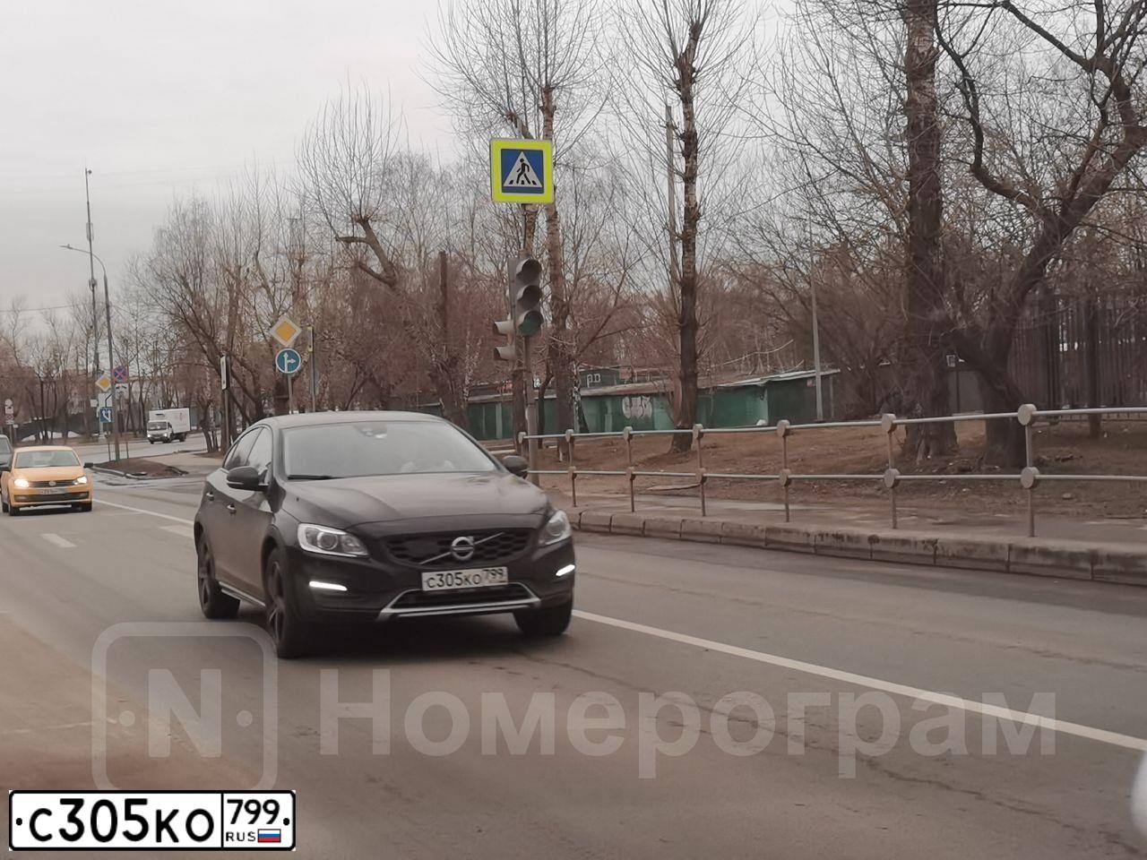 Фото автомобиля VOLVO S60, 2018 — госномер С305КО799. Цвет: ЧЕРНЫЙ
