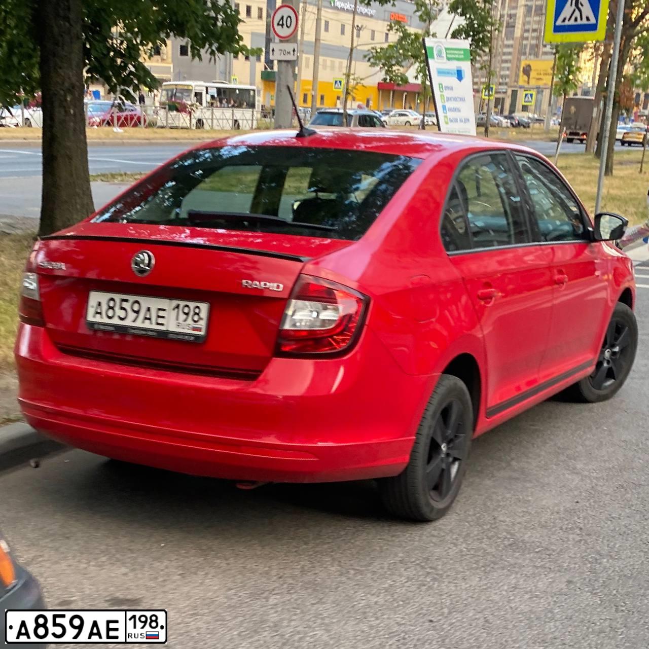 Фото автомобиля SKODA RAPID, 2017 — госномер А859АЕ198. Цвет: КРАСНЫЙ