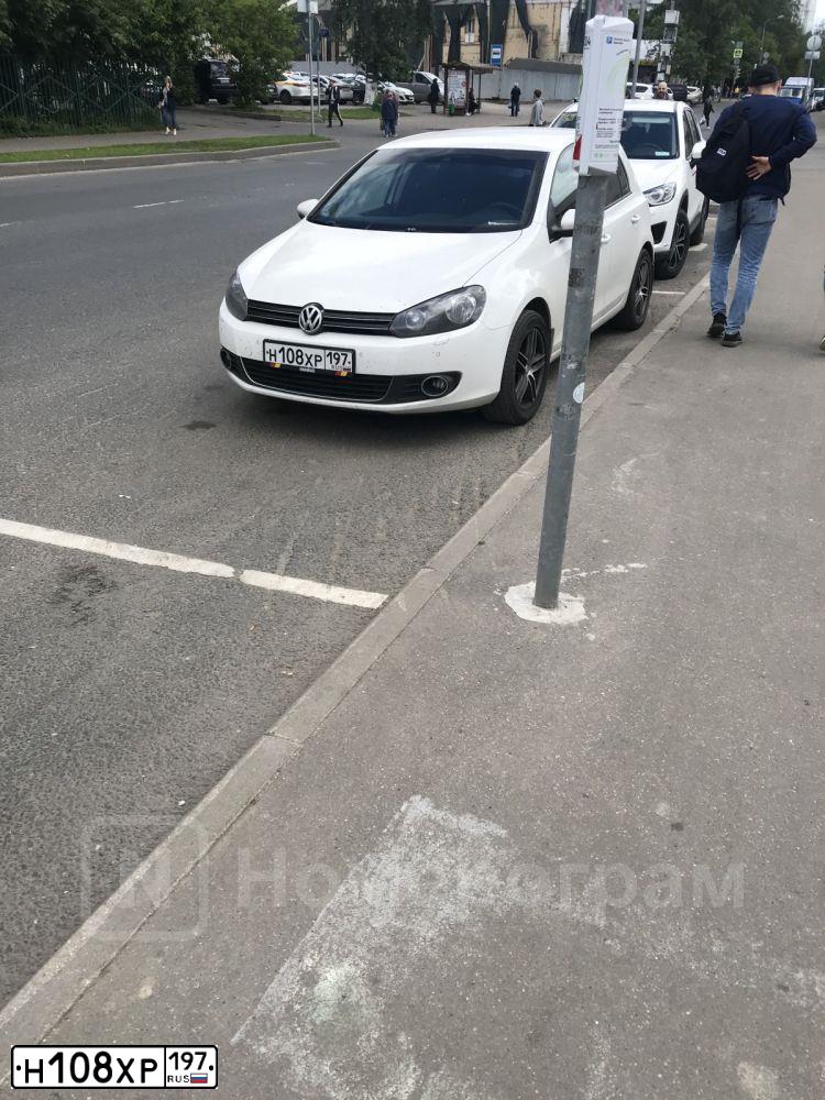 Фото автомобиля VOLKSWAGEN GOLF, 2012 — госномер Х318ОА67. Цвет: Белый