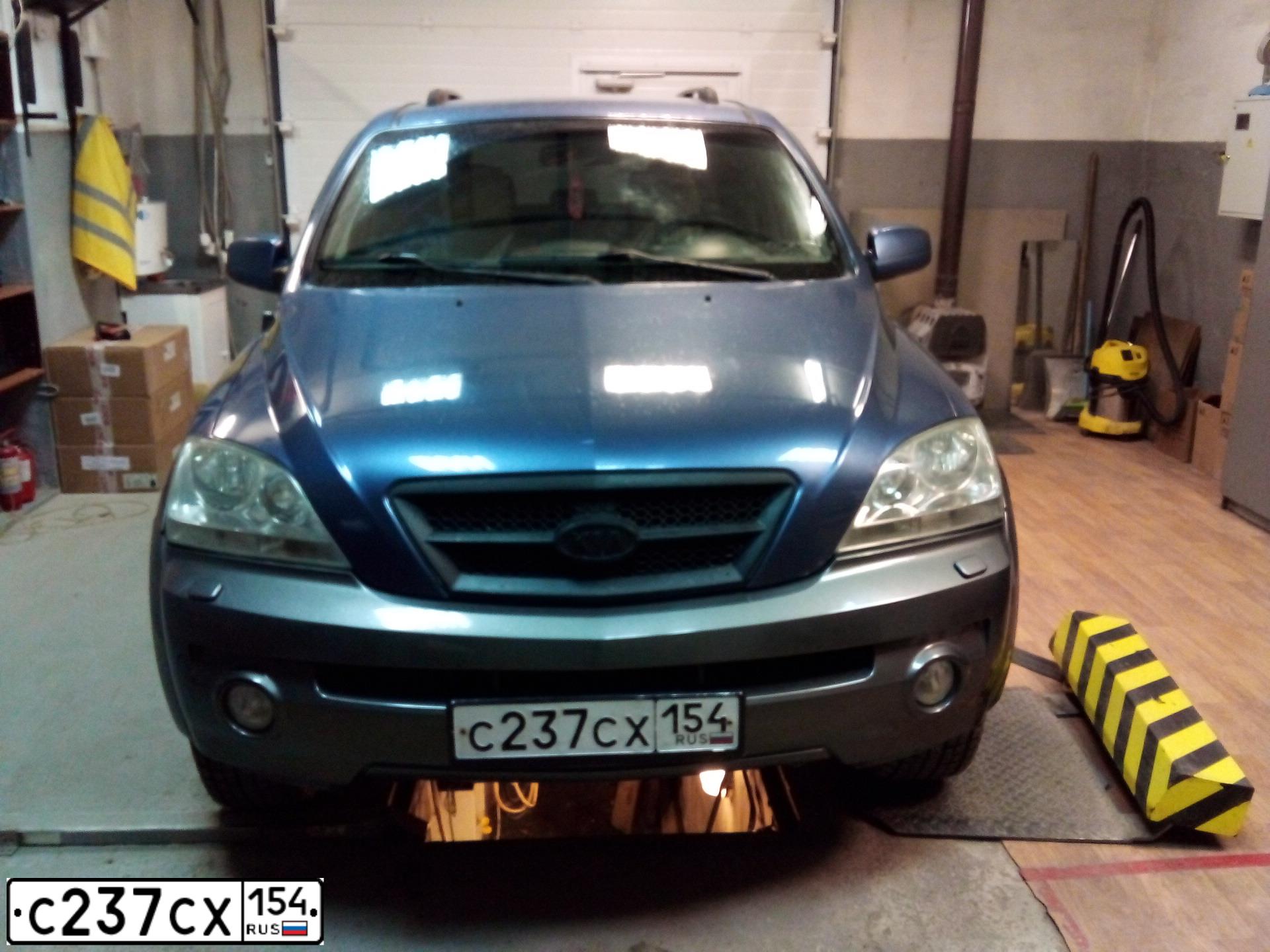 Фото автомобиля KIA SORENTO, 2005 — госномер С237СХ154. Цвет: ТЕМНО СИНИЙ