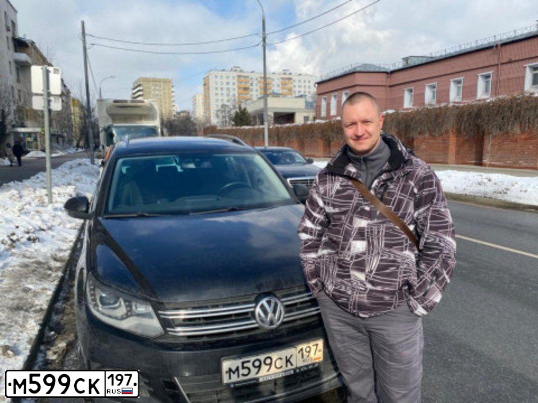 Фото автомобиля VOLKSWAGEN TIGUAN, 2011 — госномер К714ЕН136. Цвет: ЧЕРНЫЙ