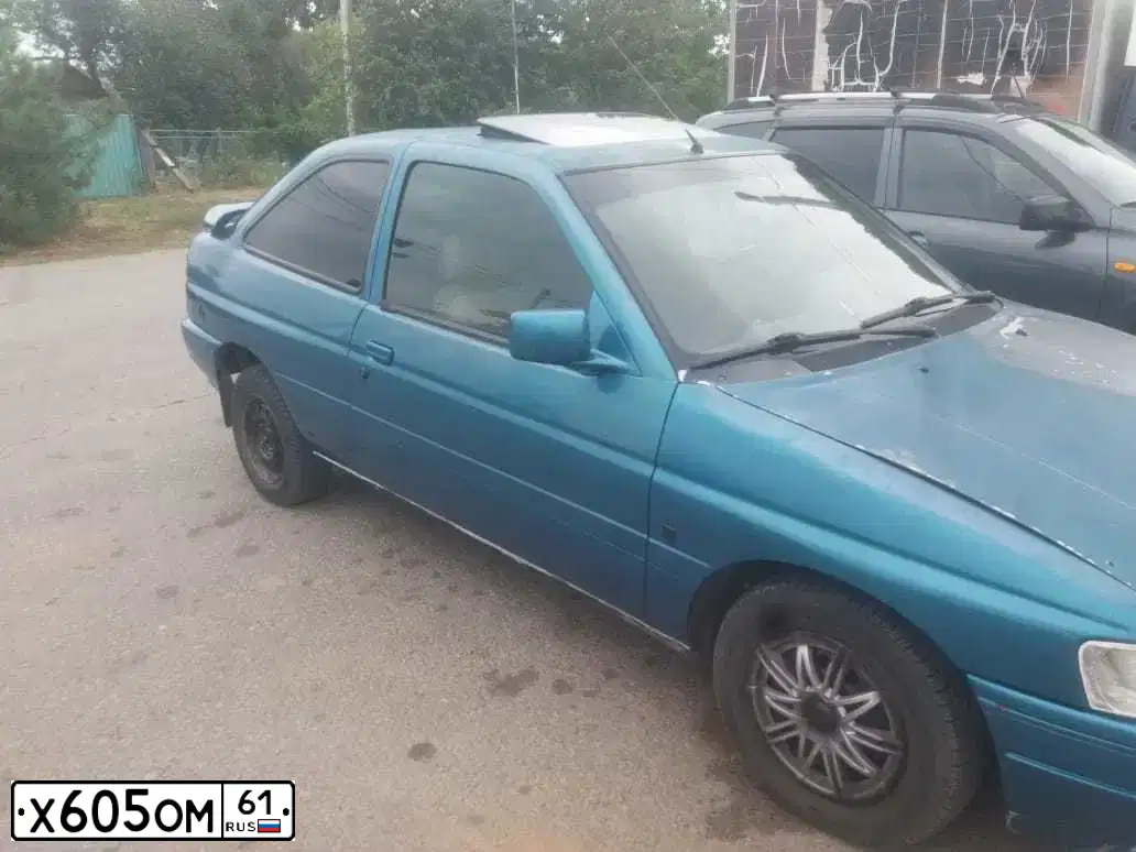 Фото автомобиля FORD ESCORT, 1990 — госномер Х605ОМ61. Цвет: ЗЕЛЕНЫЙ