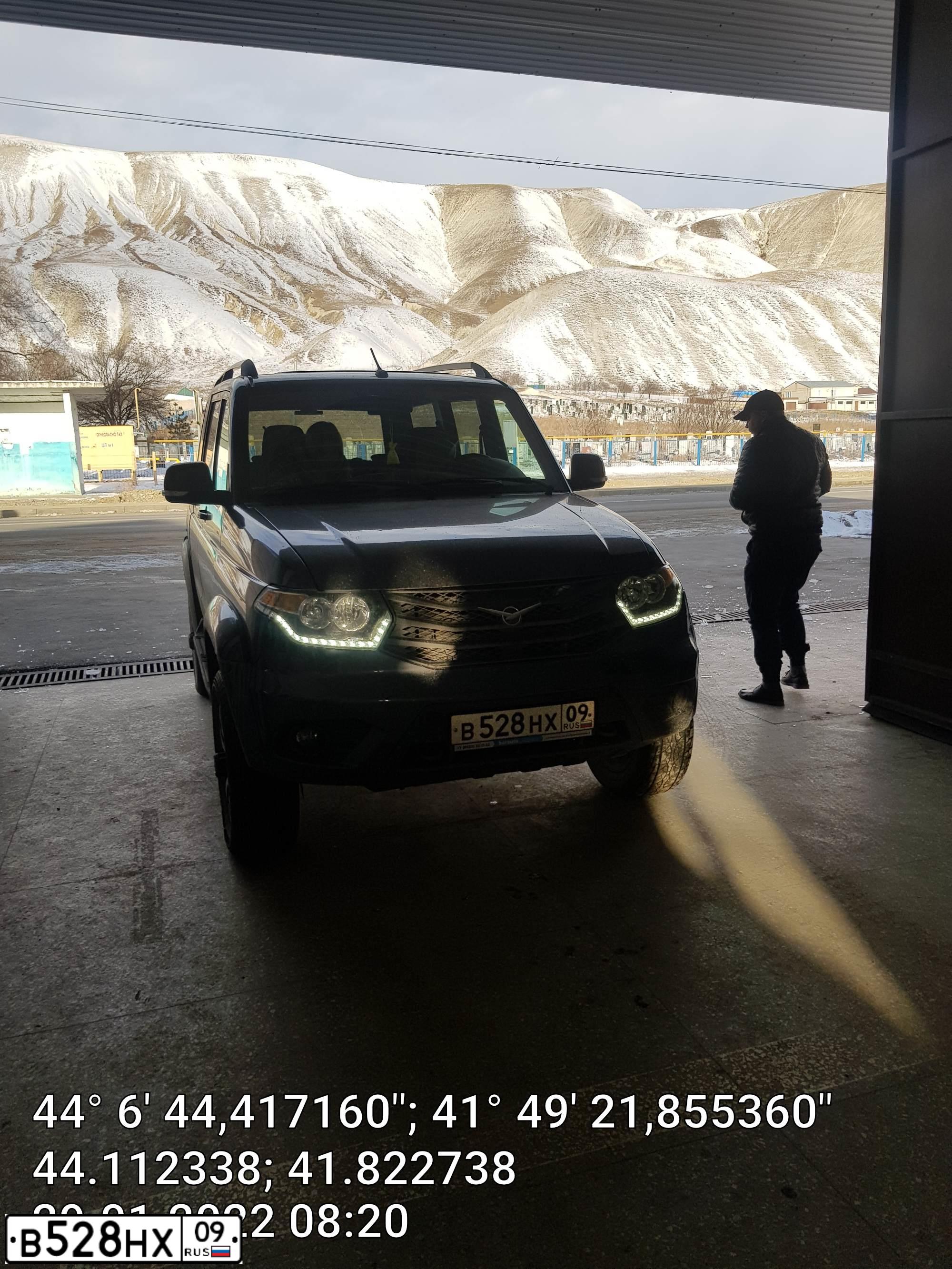 Фото автомобиля UAZ PATRIOT, 2015 — госномер В528НХ09. Цвет: Темно-серый металлик