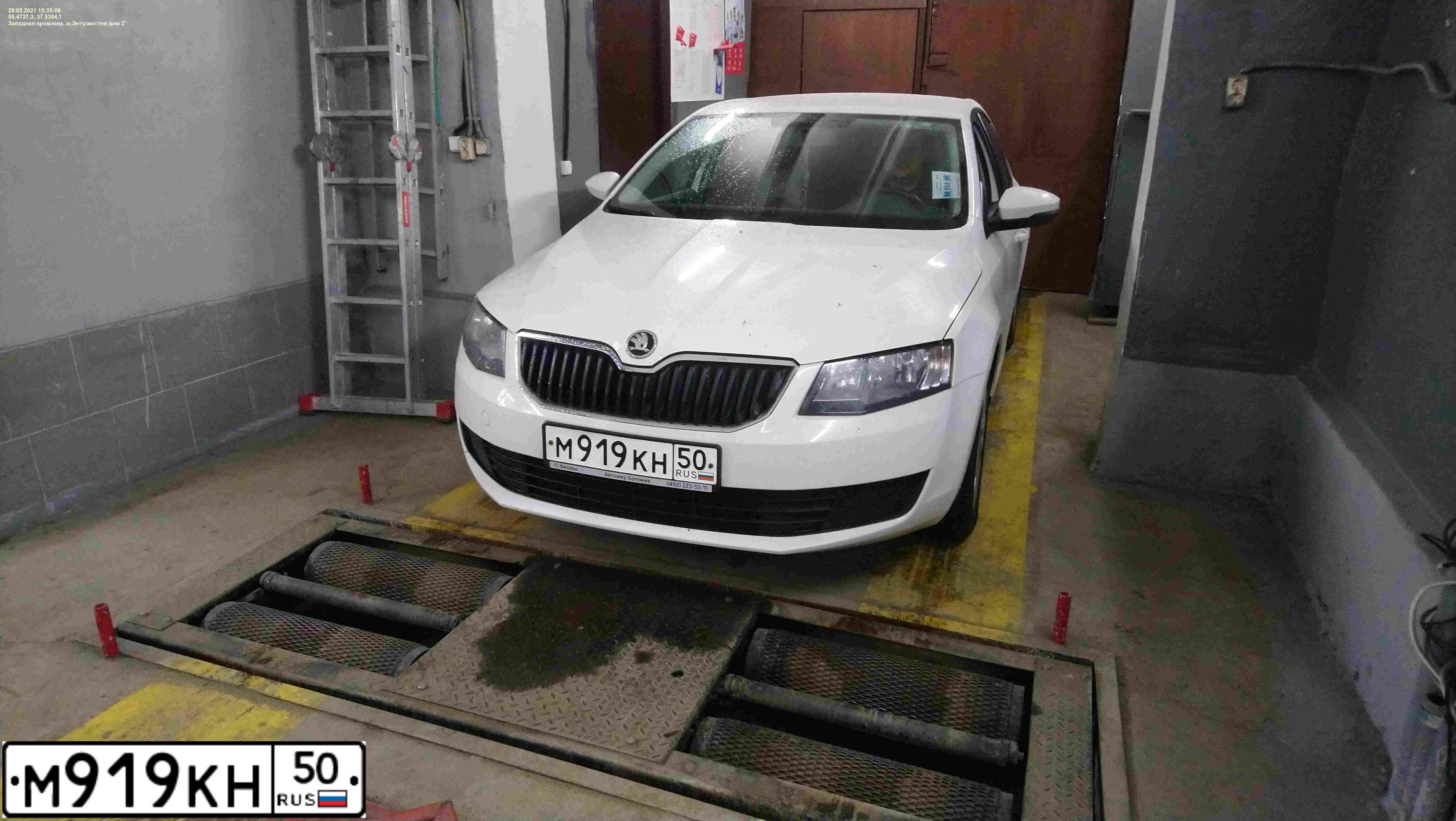 Фото автомобиля SKODA OCTAVIA, 2015 — госномер М919КН50. Цвет: БЕЛЫЙ