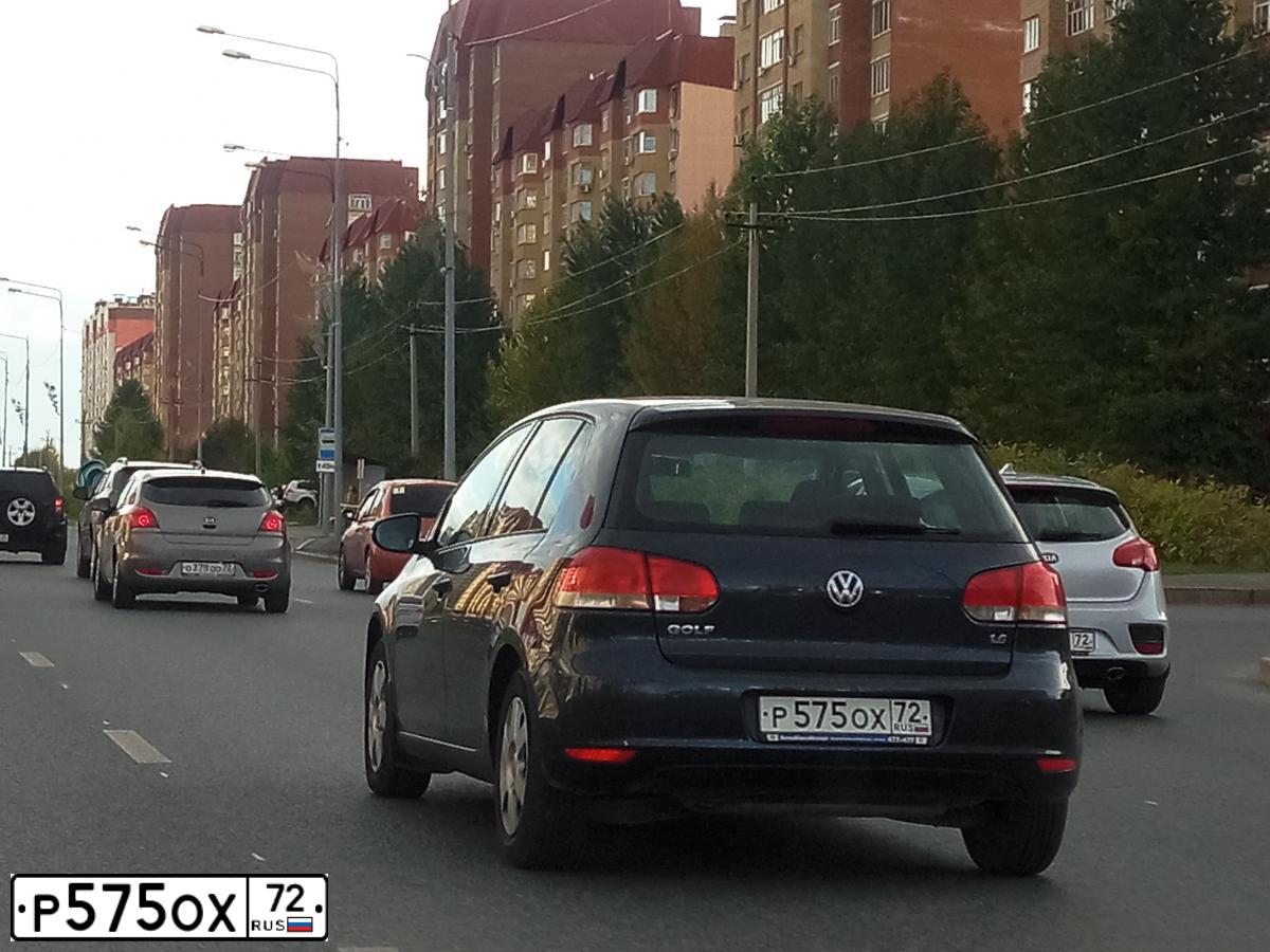 Фото автомобиля VOLKSWAGEN GOLF, 2011 — госномер Р575ОХ72. Цвет: СЕРО-СИНИЙ