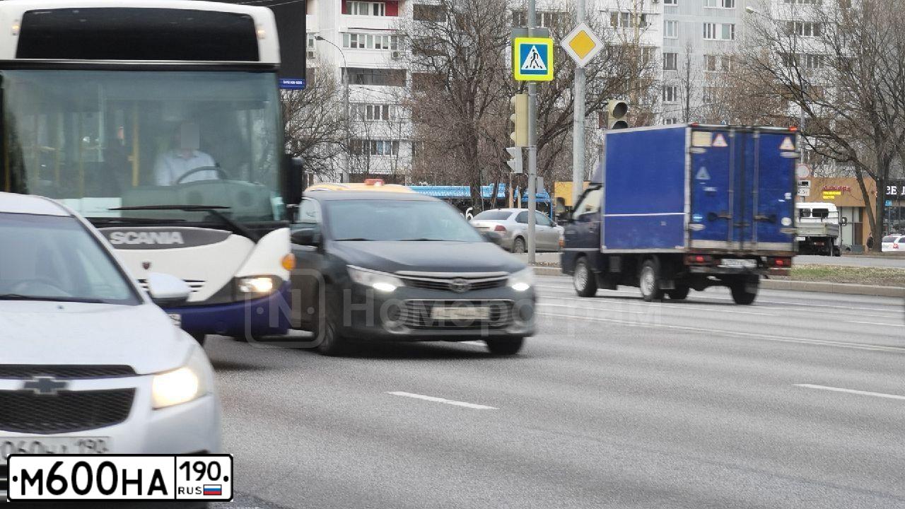 Фото автомобиля MERCEDES C-KLASSE, 2010 — госномер М600НА190. Цвет: ЧЕРНЫЙ