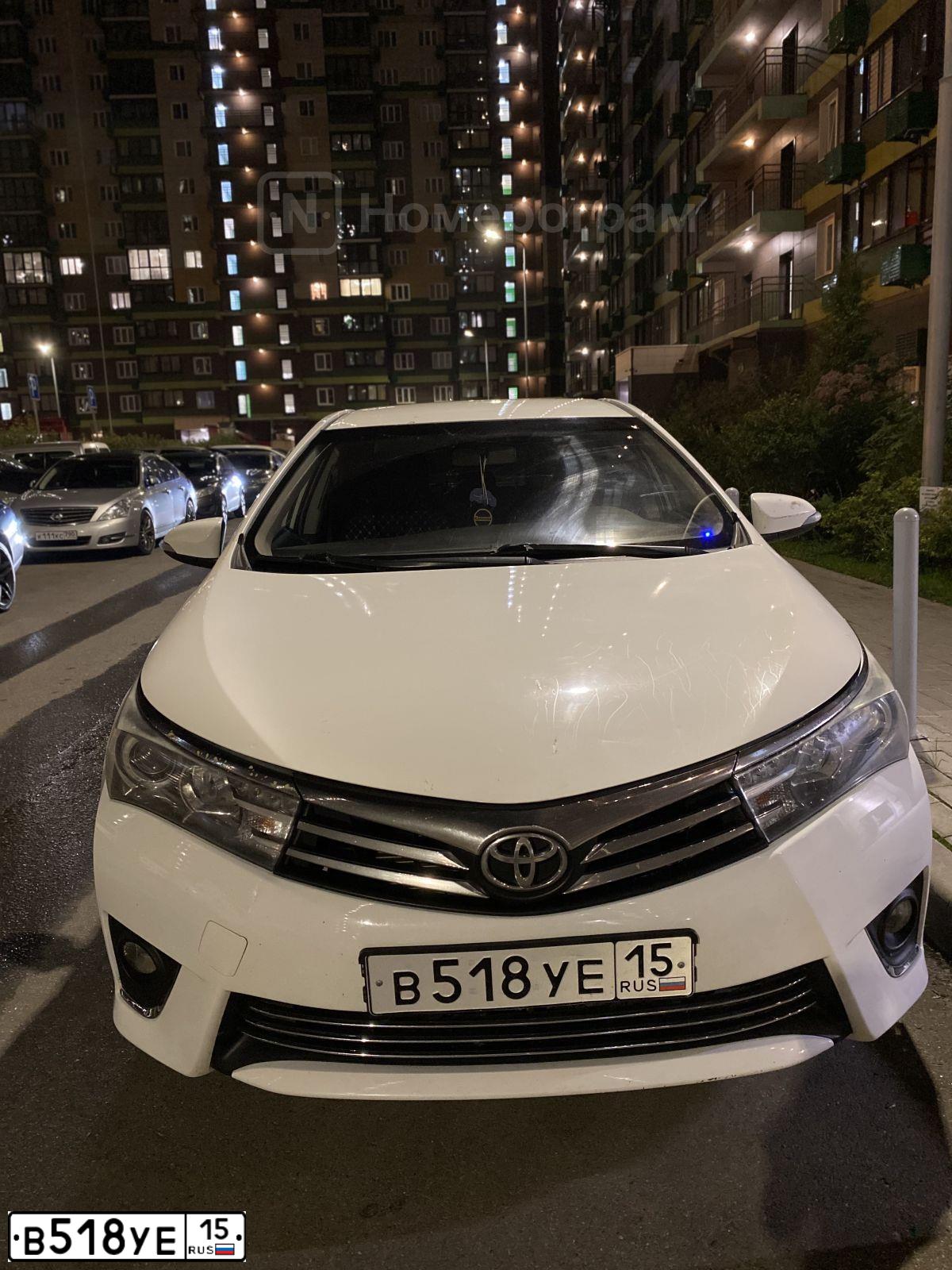 Фото автомобиля TOYOTA COROLLA, 2013 — госномер В518УЕ15. Цвет: БЕЛЫЙ