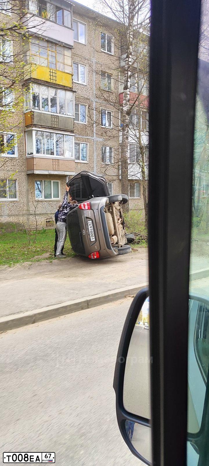 Фото автомобиля SEAZ OKA, 2002 — госномер Т008ЕА67. Цвет: БЕЛЫЙ