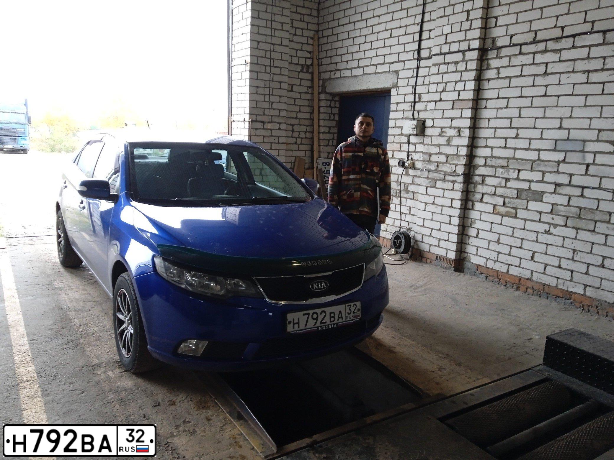 Фото автомобиля KIA CERATO, 2009 — госномер К296УВ199. Цвет: СИНИЙ