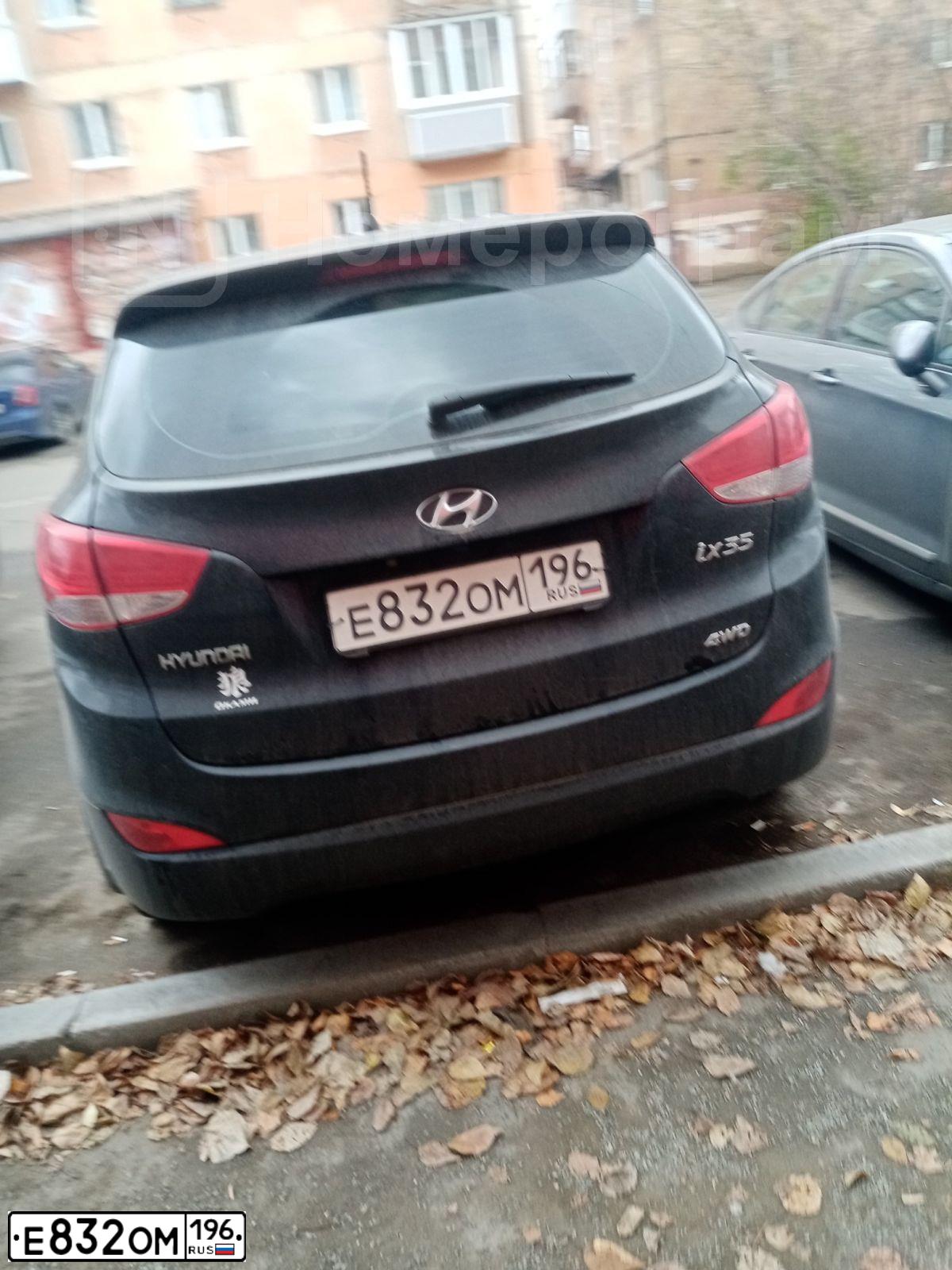 Фото автомобиля HYUNDAI IX35, 2013 — госномер Х555ТУ96. Цвет: ЧЕРНЫЙ
