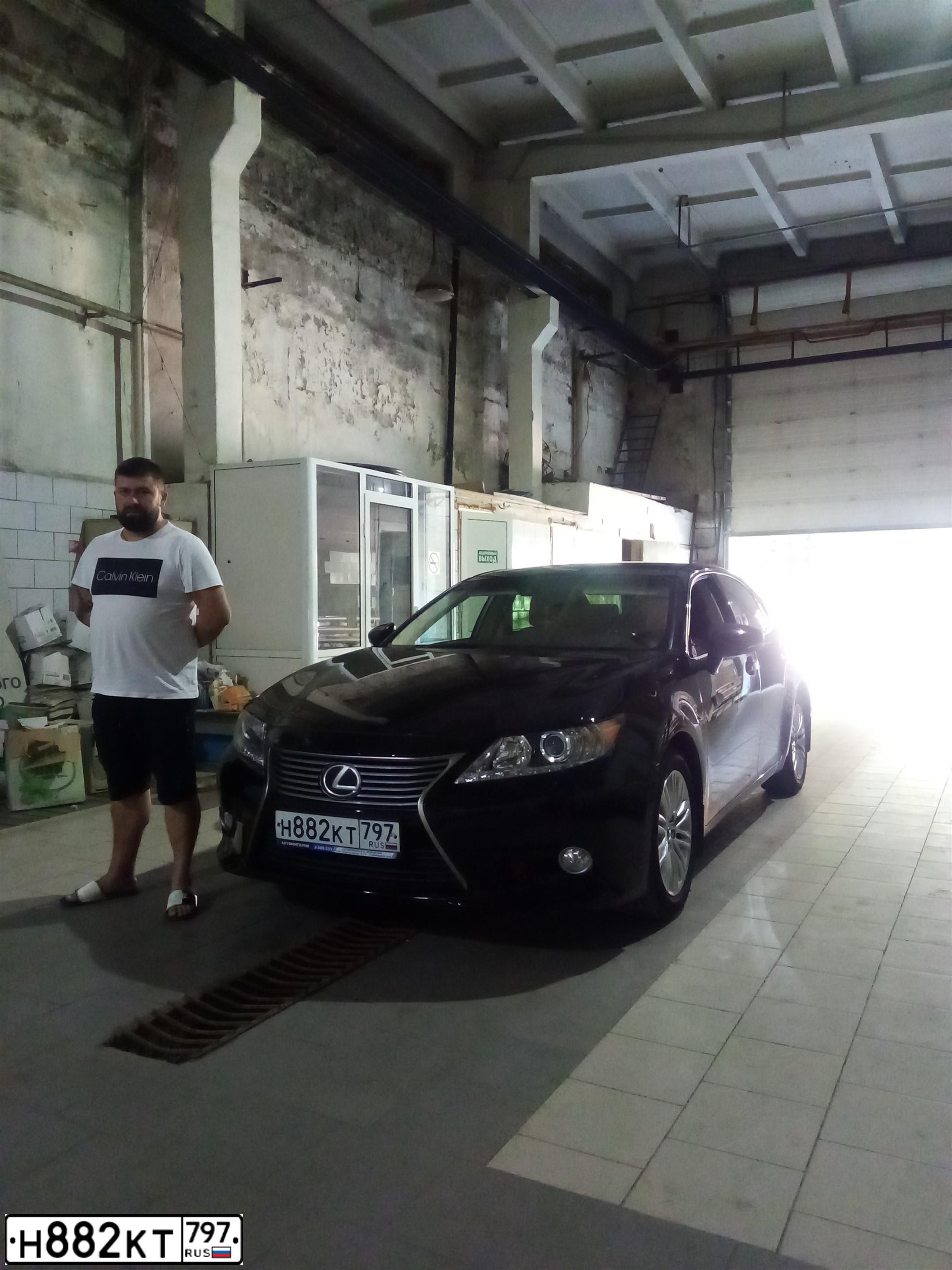 Фото автомобиля LEXUS ES, 2012 — госномер Т030ТТ190. Цвет: ЧЕРНЫЙ