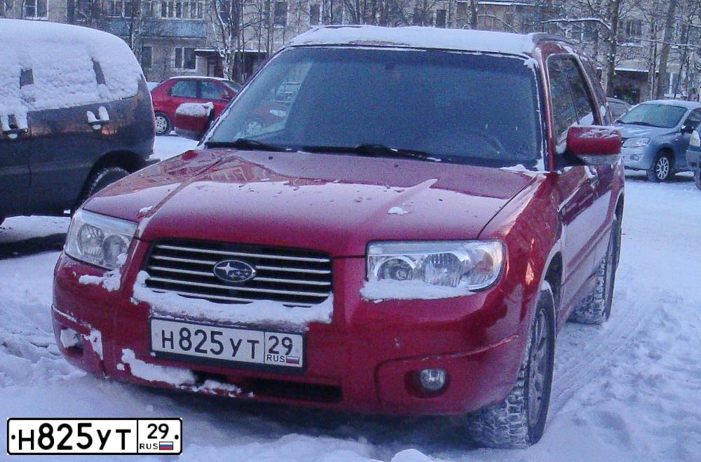 Фото автомобиля SUBARU FORESTER, 2007 — госномер М453РС29. Цвет: Красный