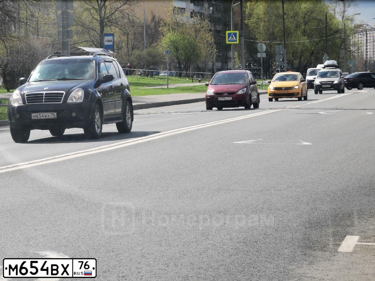 Фото автомобиля SSANGYONG REXTON, 2008 — госномер М654ВХ76. Цвет: Коричневый