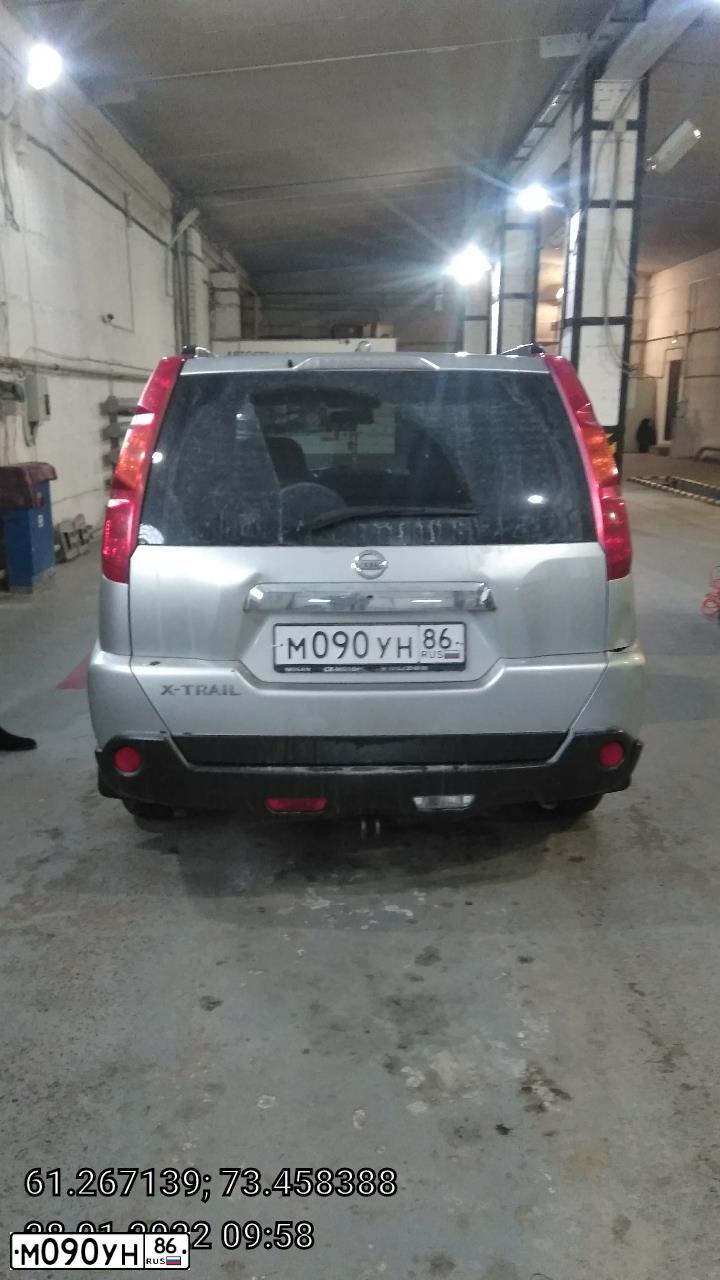 Фото автомобиля NISSAN X-TRAIL, 2008 — госномер К169УВ186. Цвет: Серебристый
