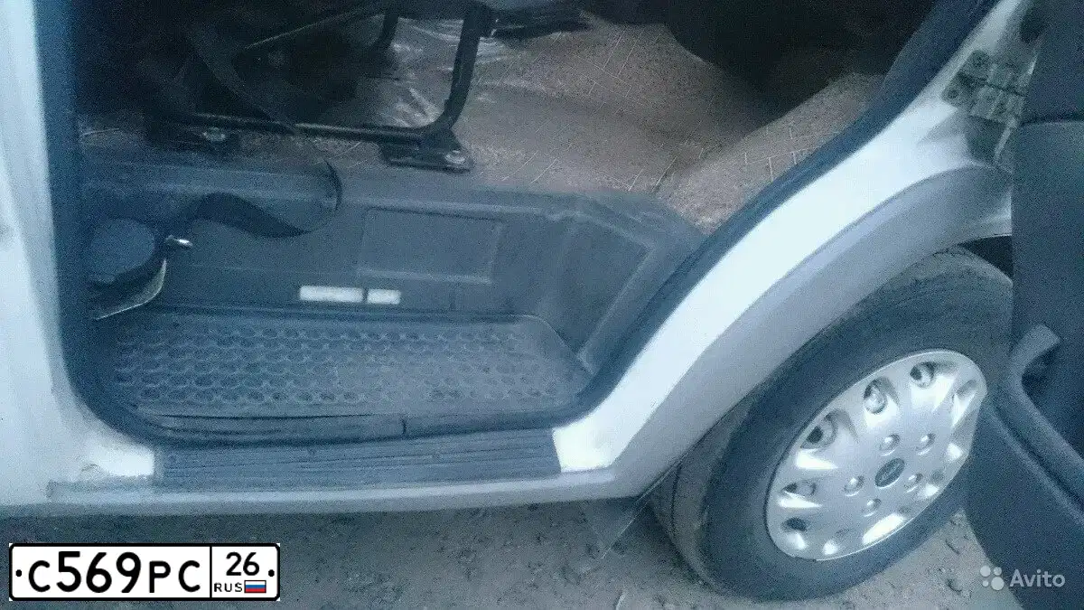 Фото автомобиля FORD TRANSIT, 1995 — госномер С569РС26. Цвет: Белый