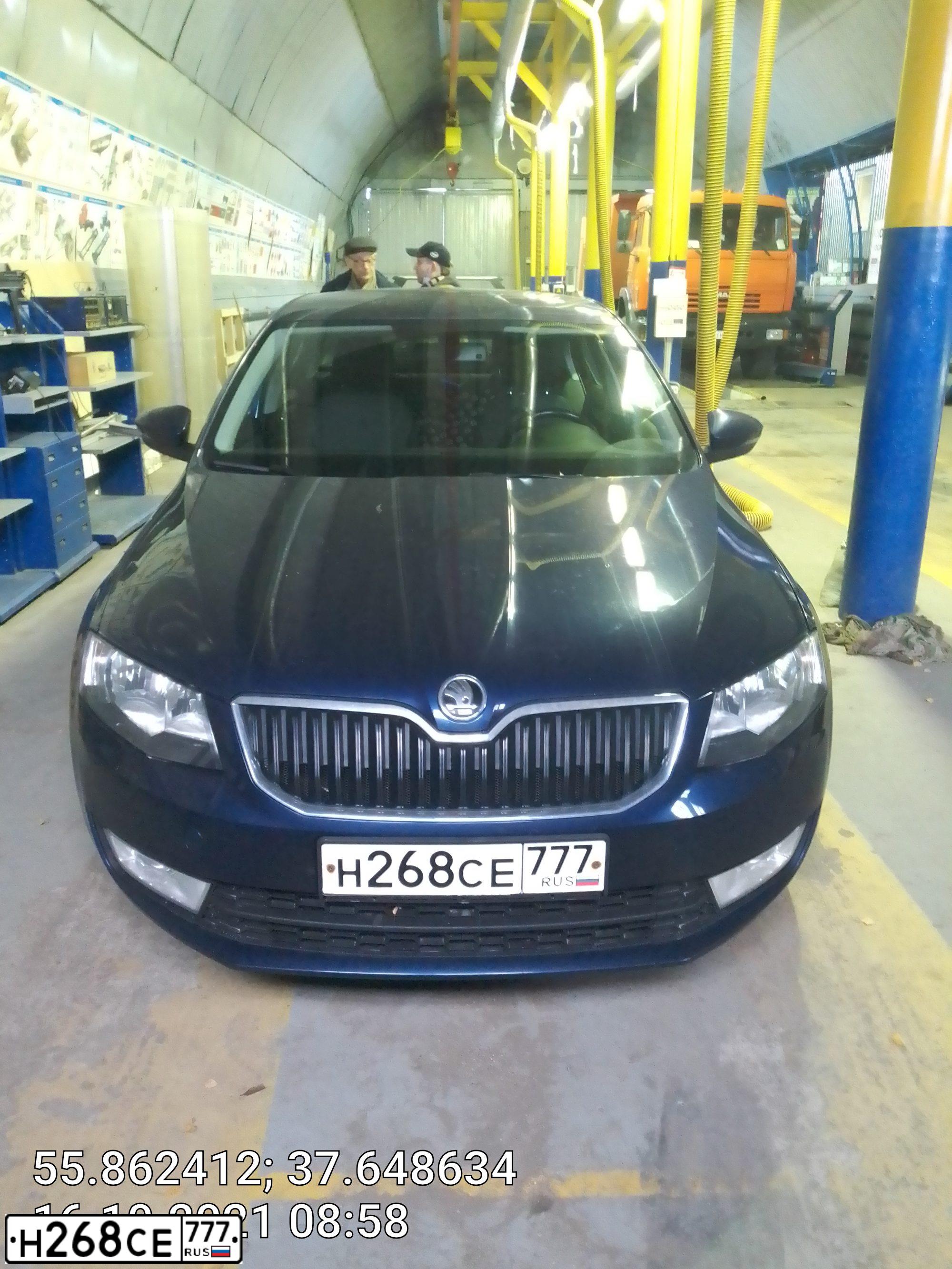 Фото автомобиля SKODA OCTAVIA, 2016 — госномер Н268СЕ777. Цвет: ТЕМНО- СИНИЙ