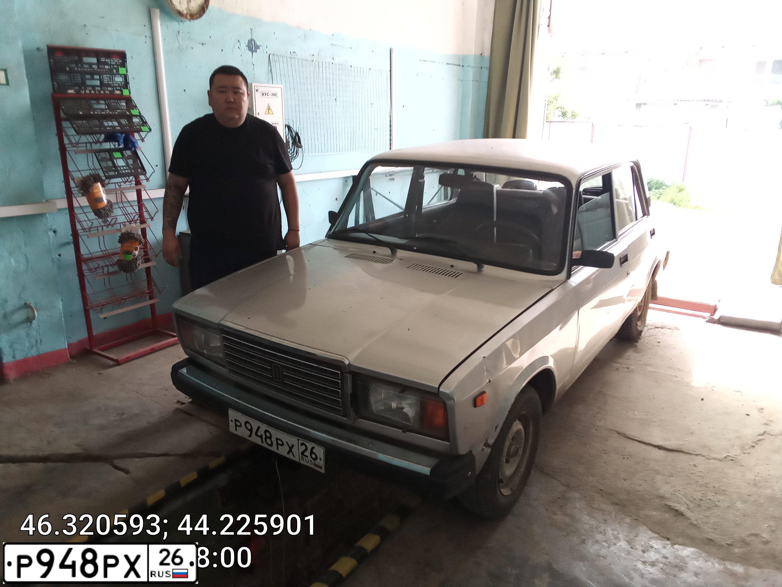 Фото автомобиля LADA 2107, 2010 — госномер Н421ТС126. Цвет: СВЕТЛО СЕРЕБРИСТЫЙ МЕТАЛЛ