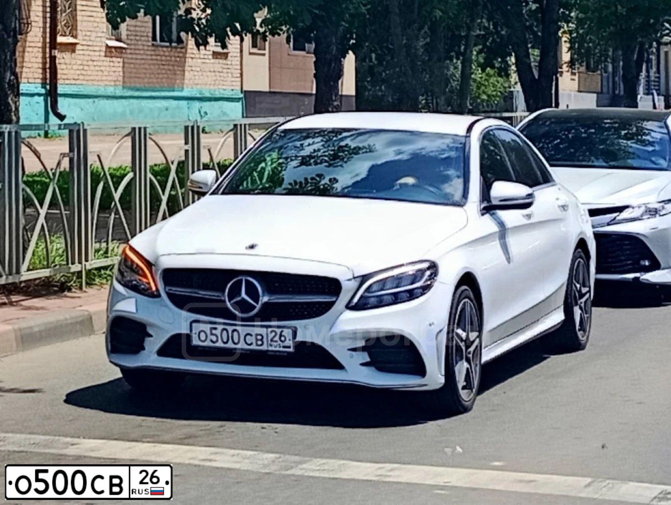 Фото автомобиля MERCEDES CLA-KLASSE, 2014 — госномер А429АК250. Цвет: Белый