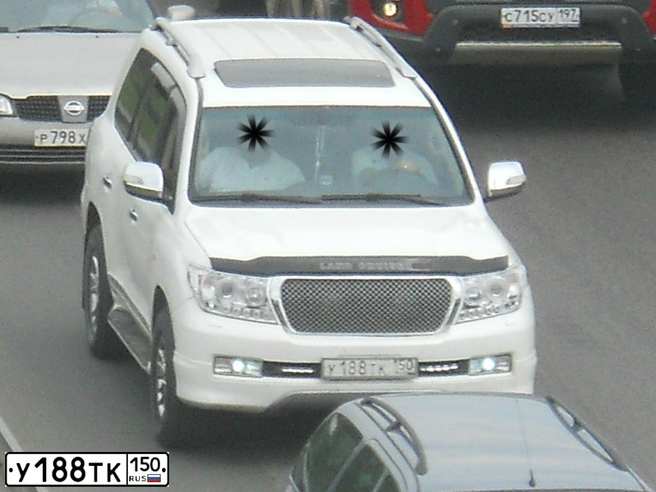 Фото автомобиля TOYOTA LANDCRUISER 200, 2008 — госномер Р458УЕ190. Цвет: Белый