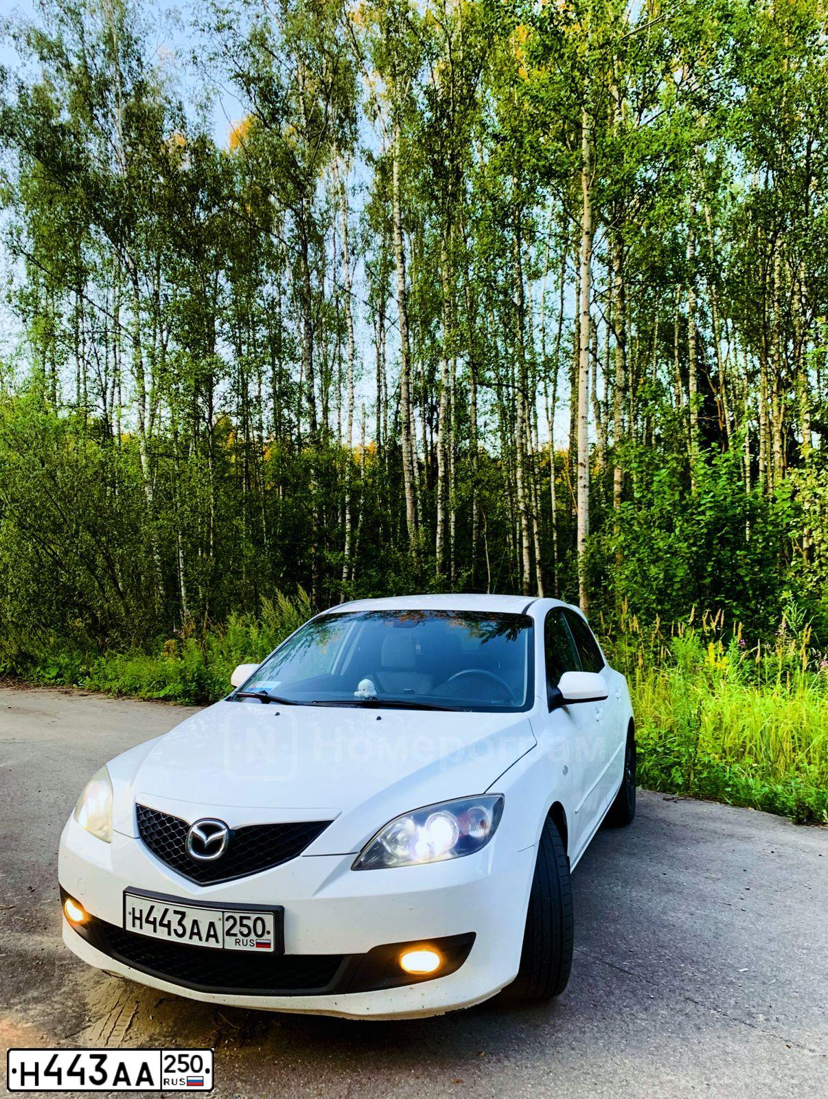 Фото автомобиля MAZDA 3, 2008 — госномер Е511ММ89. Цвет: Белый