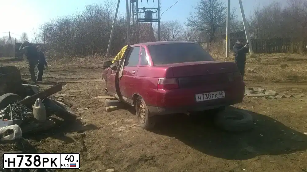 Фото автомобиля LADA 2110, 1999 — госномер Е854ХХ40. Цвет: КРАСНЫЙ