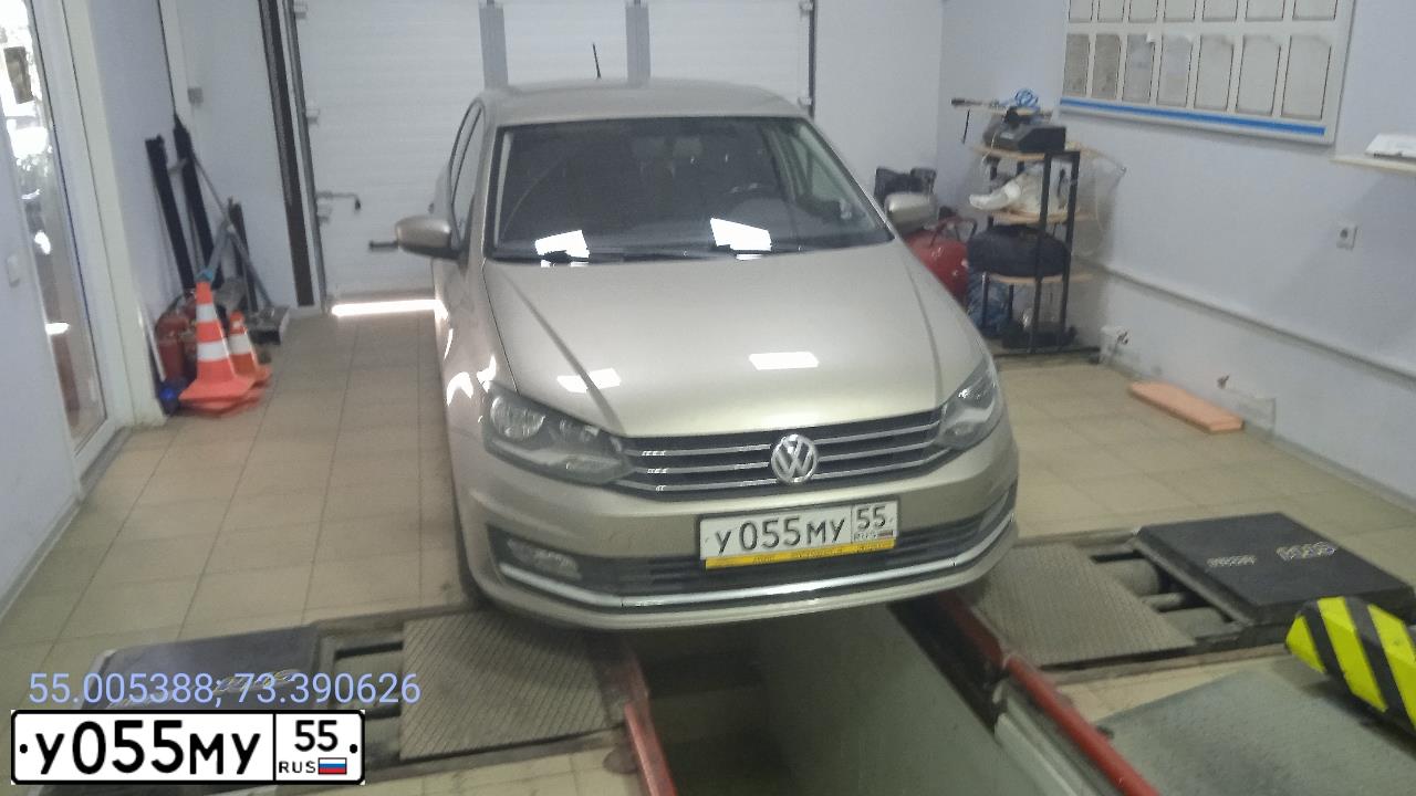Фото автомобиля VOLKSWAGEN POLO, 2015 — госномер У055МУ55. Цвет: БЕЖЕВЫЙ