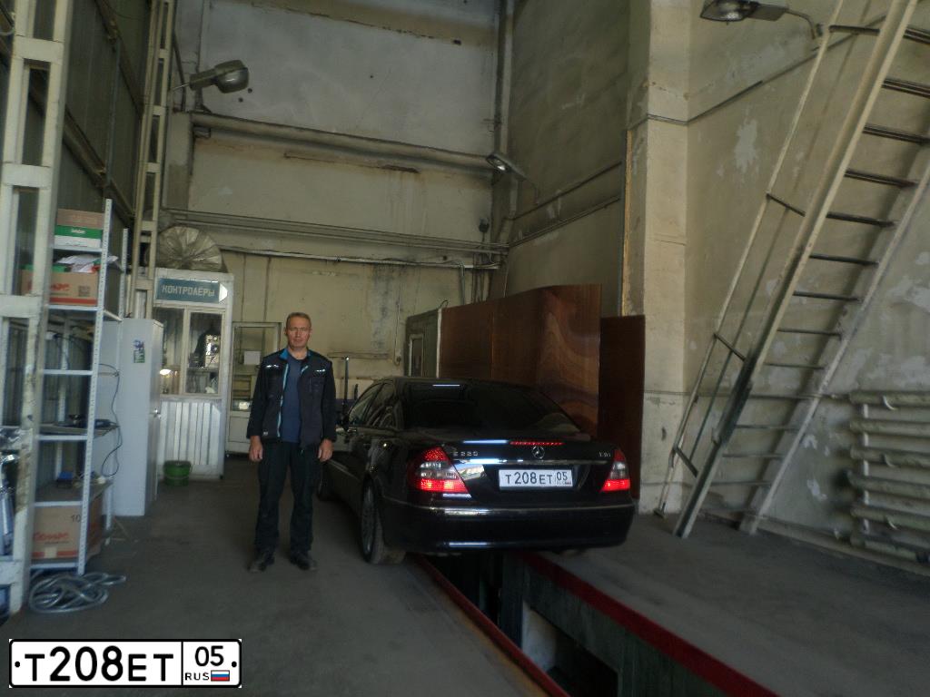 Фото автомобиля MERCEDES E-KLASSE, 2007 — госномер Н980ВХ977. Цвет: ЧЕРНЫЙ