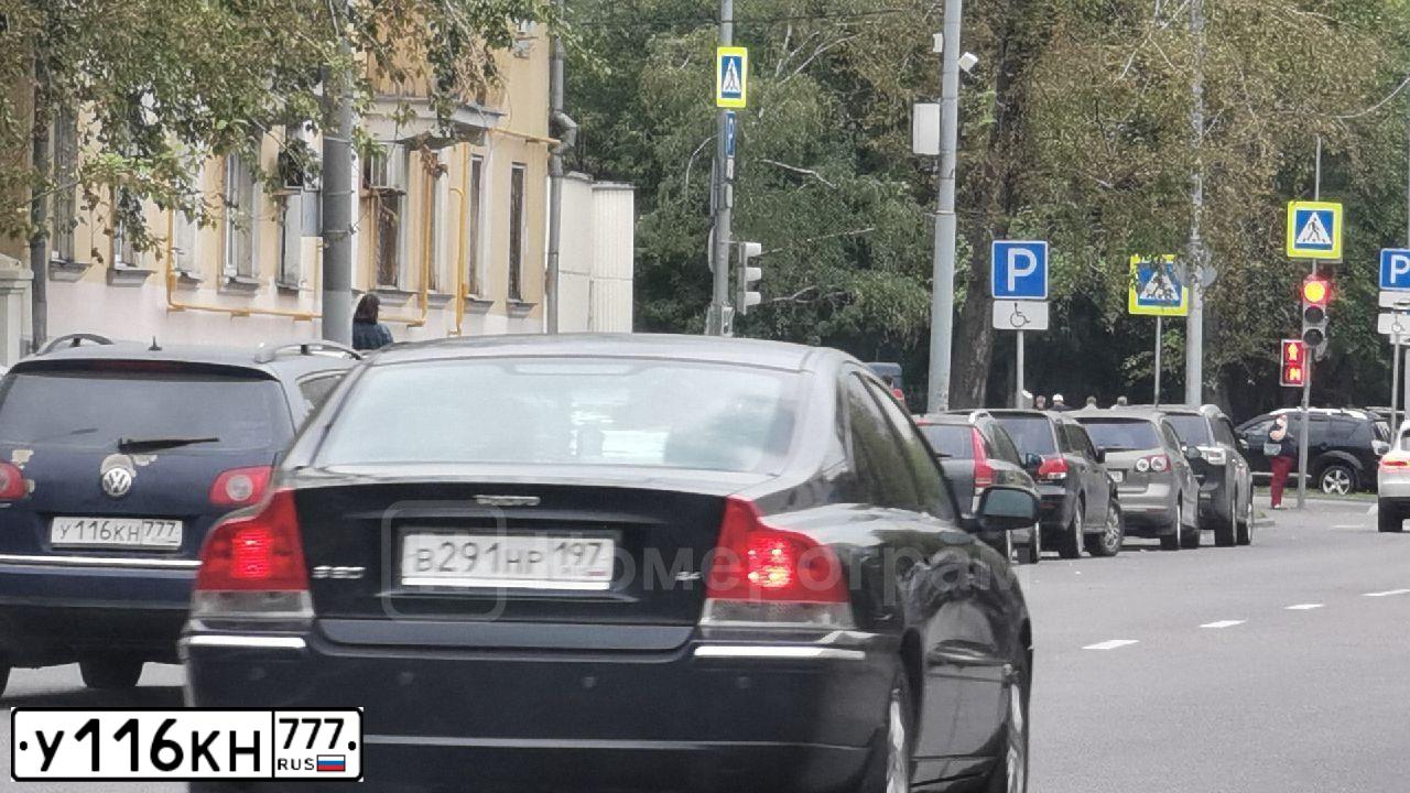 Фото автомобиля VOLKSWAGEN PASSAT, 2006 — госномер У116КН777. Цвет: синий