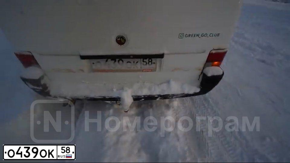Фото автомобиля VOLKSWAGEN TRANSPORTER, 1992 — госномер О439ОК58. Цвет: БЕЛЫЙ