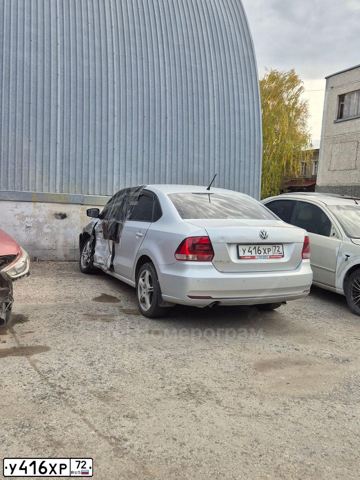 Фото автомобиля VOLKSWAGEN POLO, 2016 — госномер У416ХР72. Цвет: Серебристый