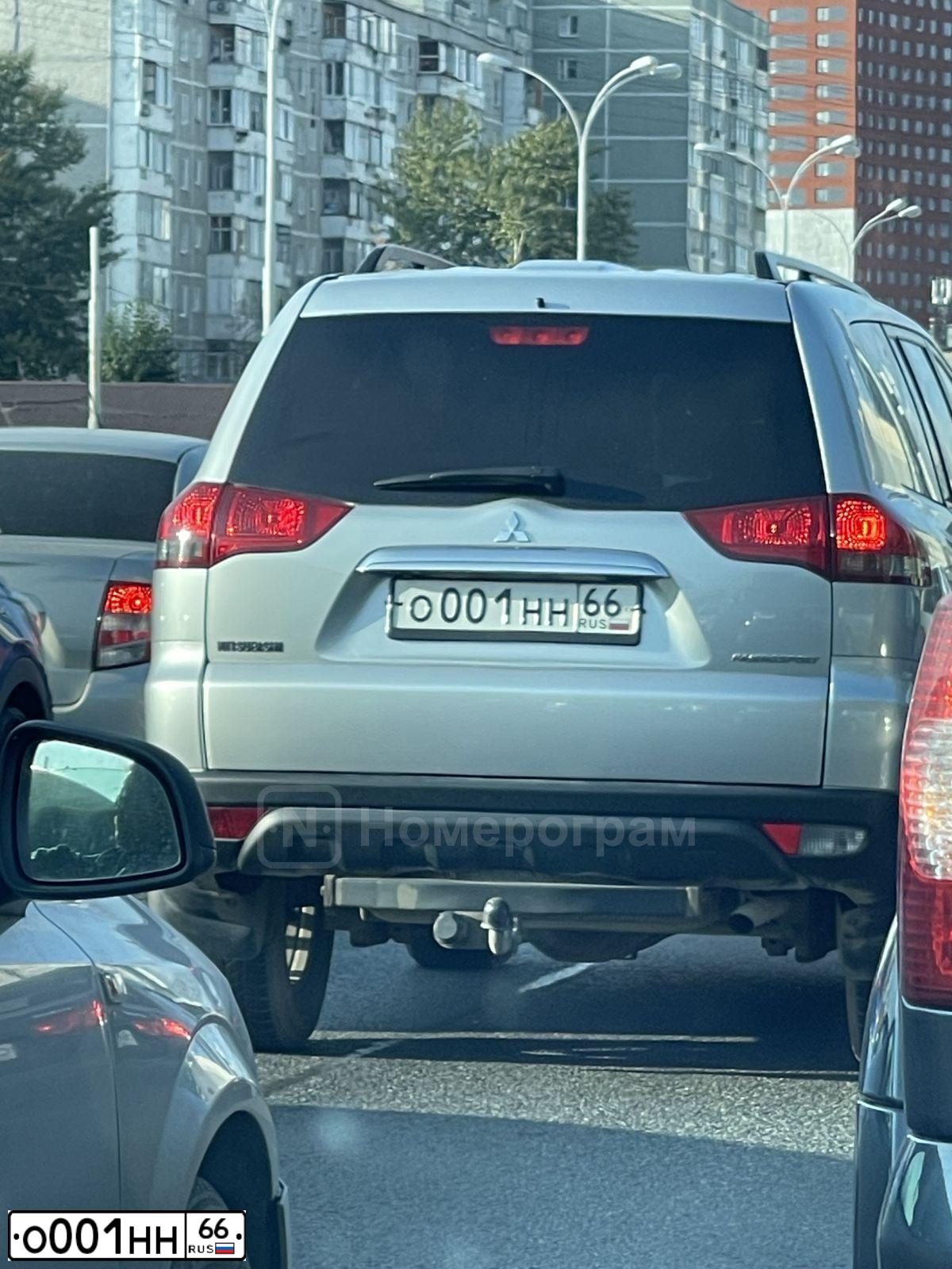 Фото автомобиля HONDA CR-V, 2006 — госномер К406ХА196. Цвет: СЕРЫЙ