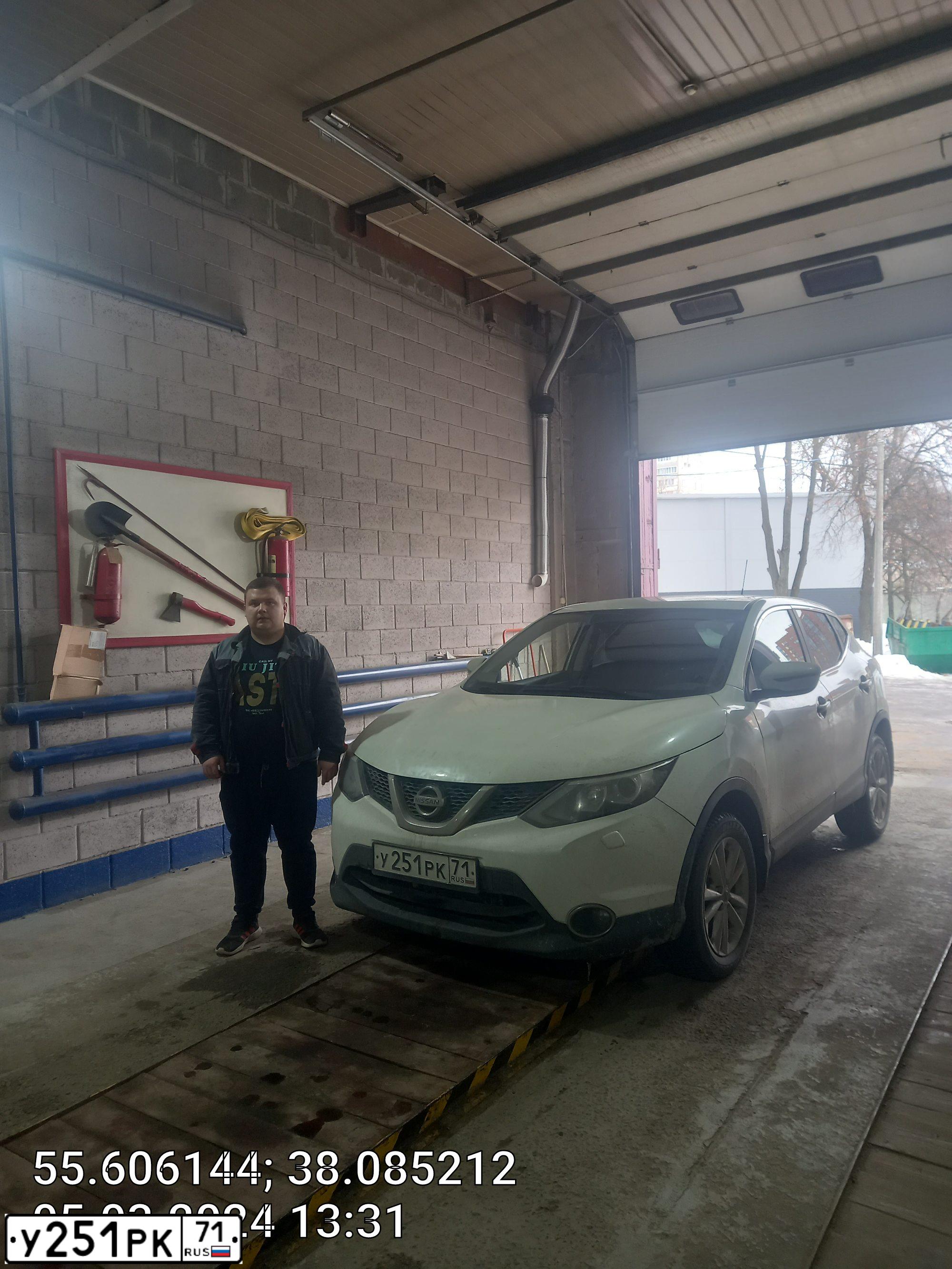 Фото автомобиля NISSAN QASHQAI, 2015 — госномер Е250ТУ193. Цвет: Белый