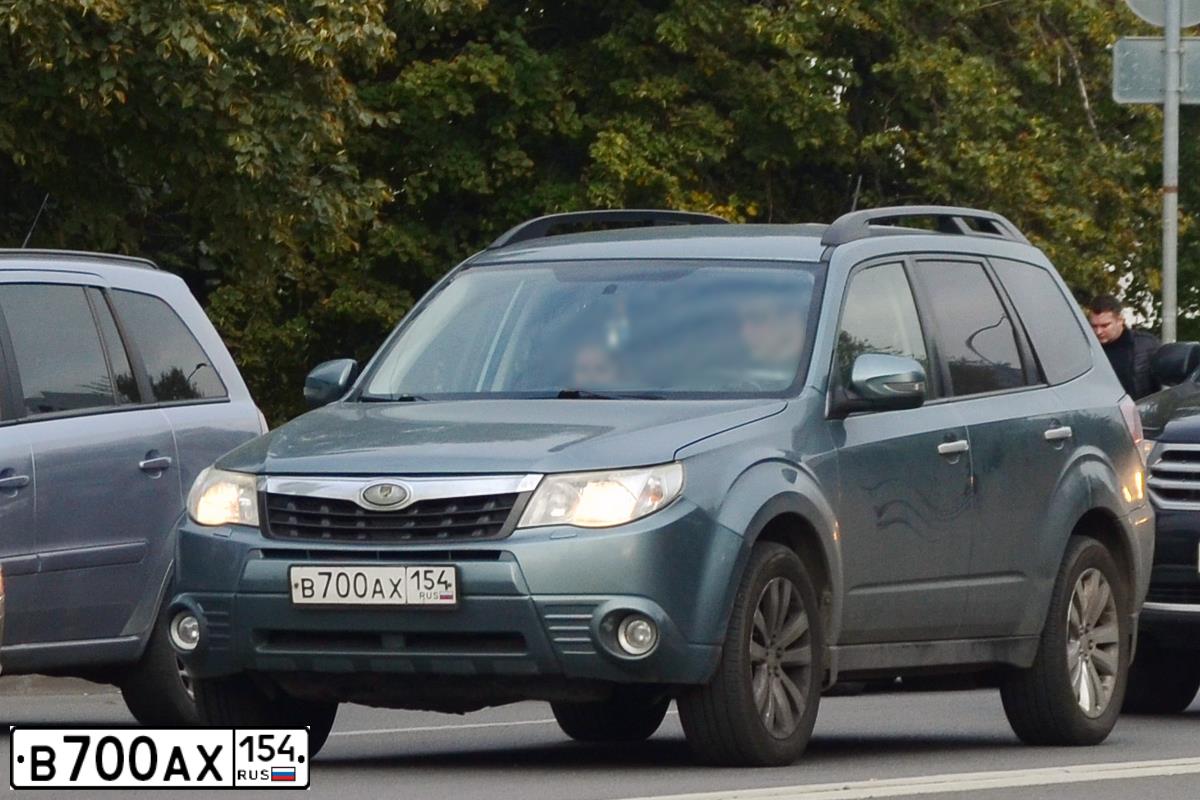 Фото автомобиля SUBARU FORESTER, 2011 — госномер В700АХ154. Цвет: ЗЕЛЕНЫЙ