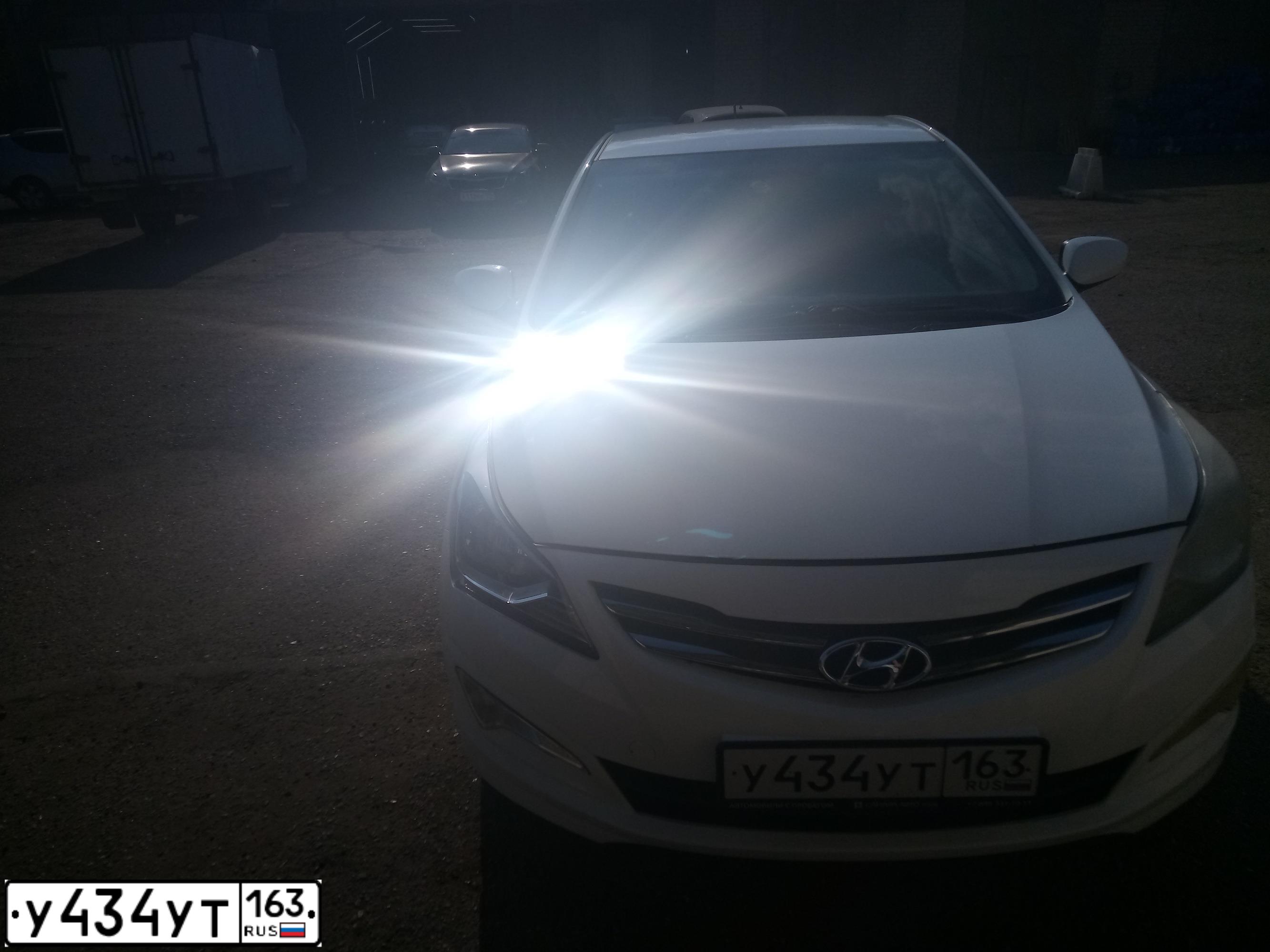 Фото автомобиля HYUNDAI SOLARIS, 2015 — госномер В131МН702. Цвет: Белый